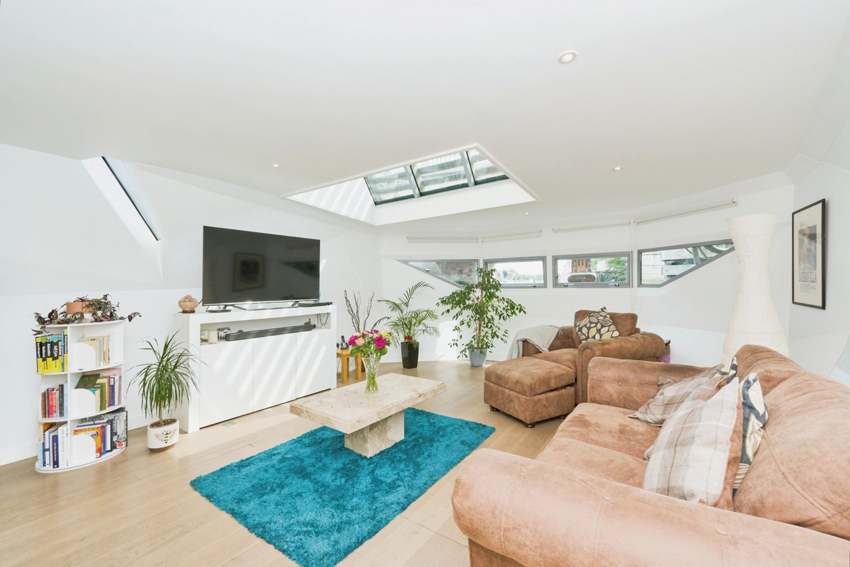 2 bed house boat for sale in 3 Panther Quay, Kingston upon Thames KT1 4BU 6