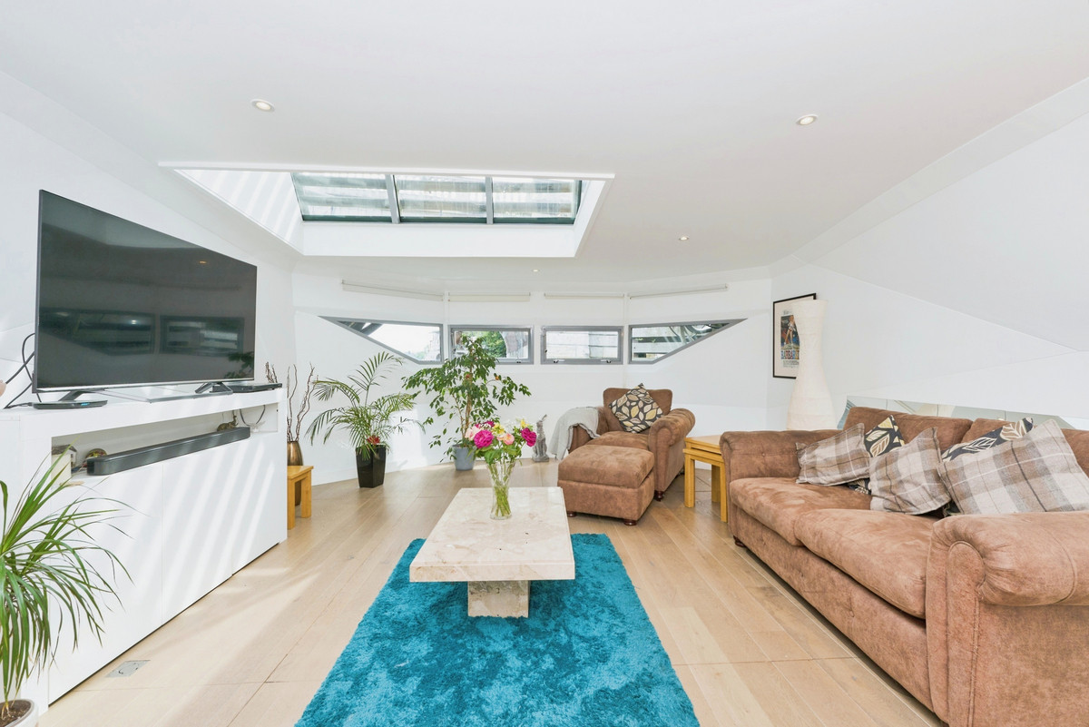 2 bed house boat for sale in 3 Panther Quay, Kingston upon Thames KT1 4BU 5