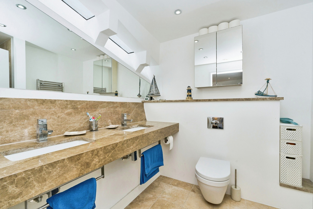 2 bed house boat for sale in 3 Panther Quay, Kingston upon Thames KT1 4BU 13