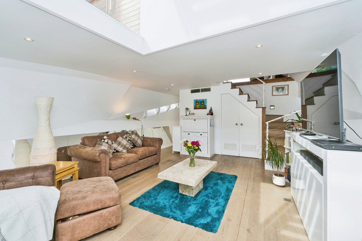 2 bed house boat for sale in 3 Panther Quay, Kingston upon Thames KT1 4BU  - Property Image 8