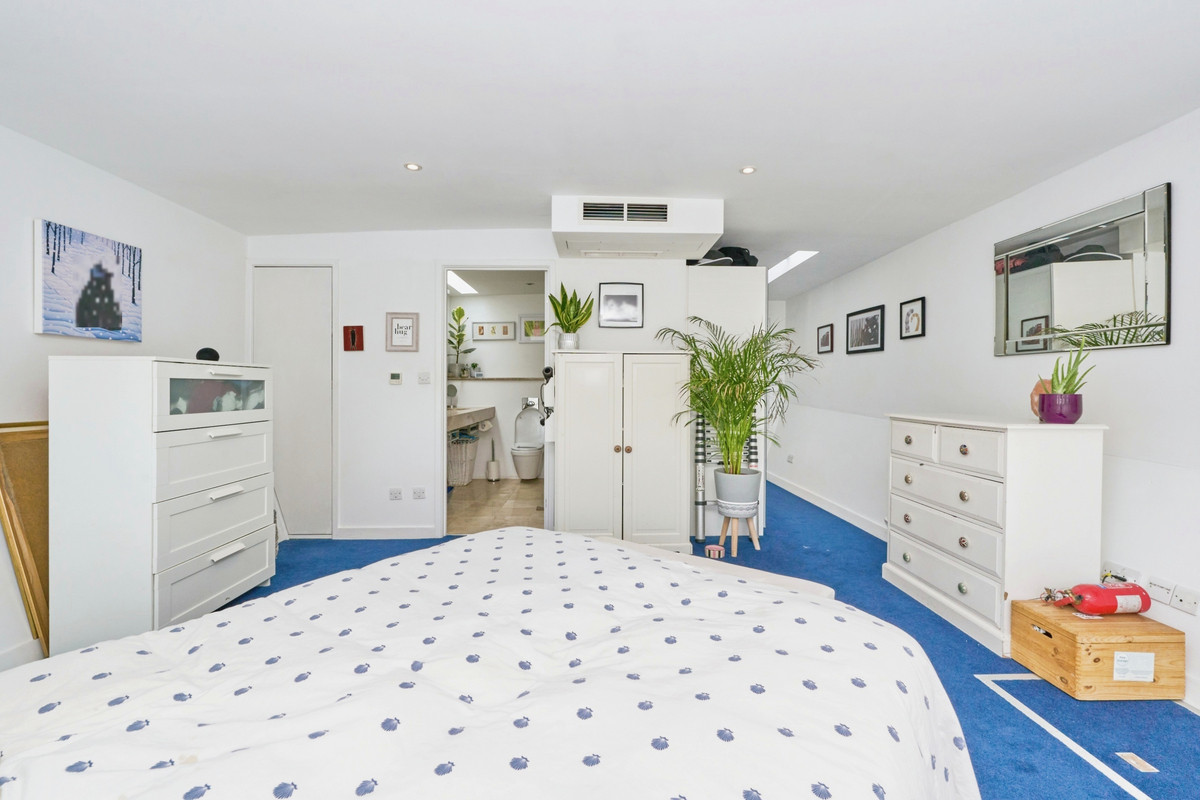 2 bed house boat for sale in 3 Panther Quay, Kingston upon Thames KT1 4BU 9