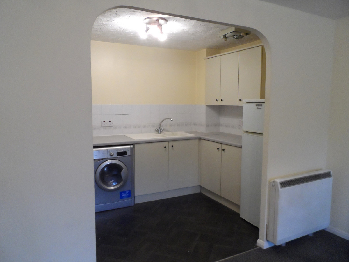 1 bed apartment for sale in Darwin Court Gravel Walk, Rochester, ME1  - Property Image 4