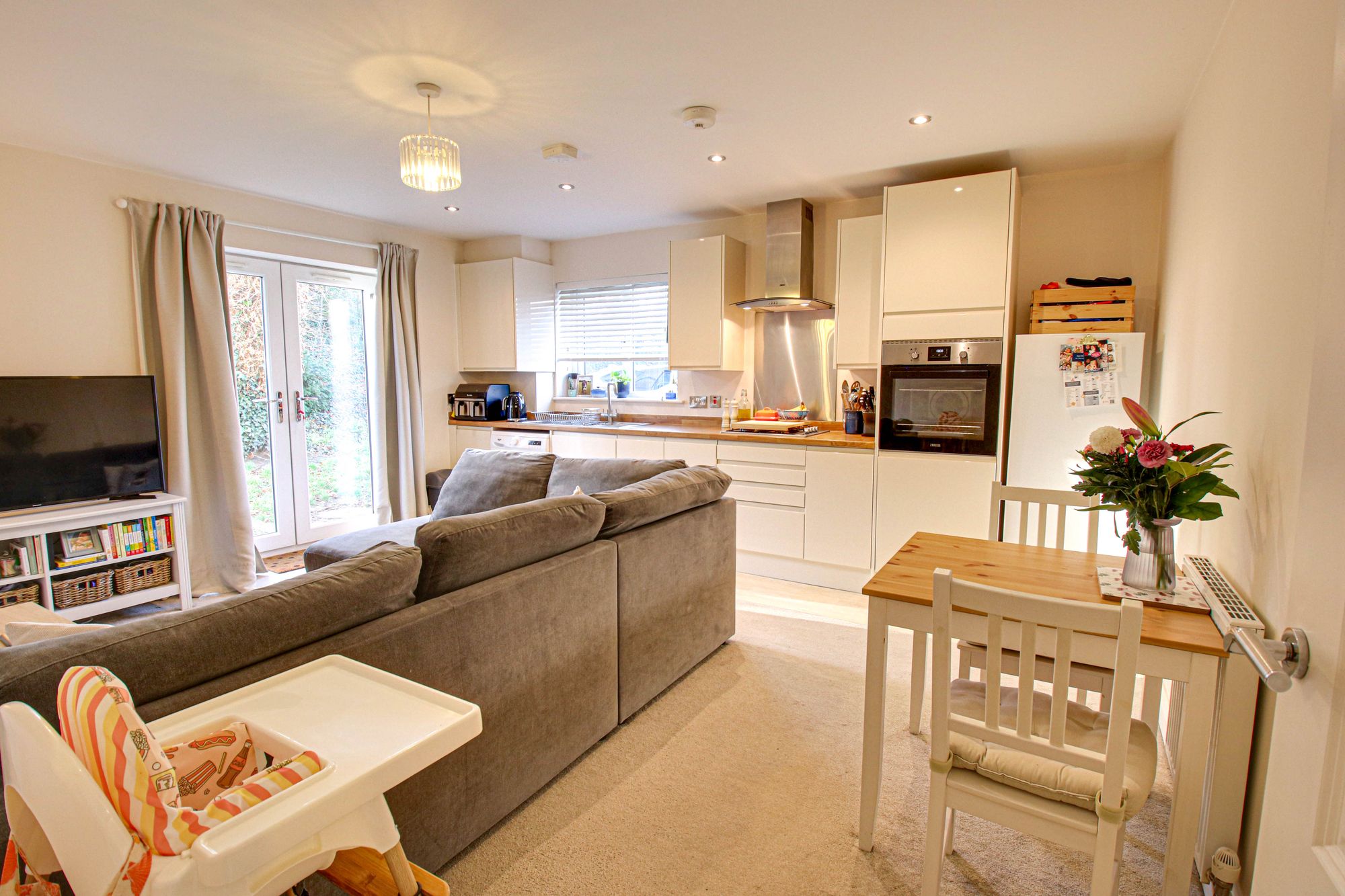 2 bed ground floor flat for sale in Glazebrook Meadows, Glazebrook, WA3 1