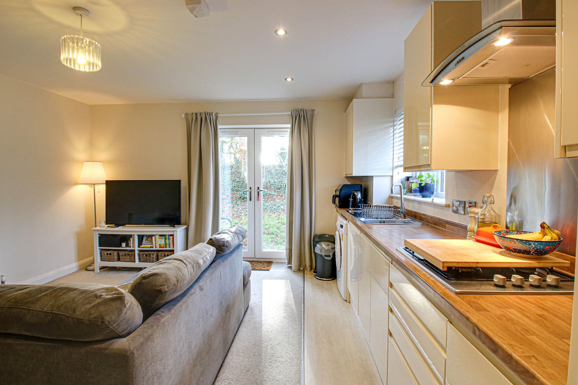 2 bed ground floor flat for sale in Glazebrook Meadows, Glazebrook, WA3 7