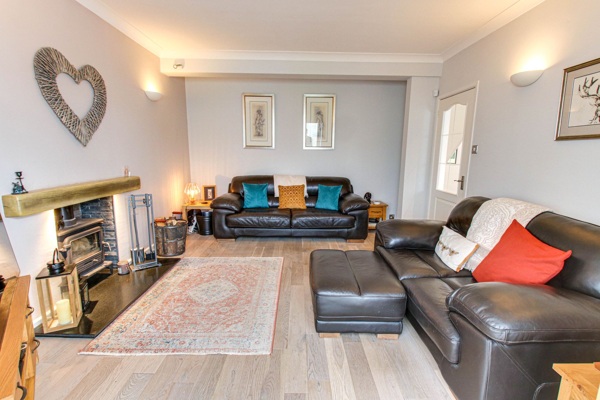 3 bed detached house for sale in Bank Street, Glazebrook, WA3  - Property Image 2