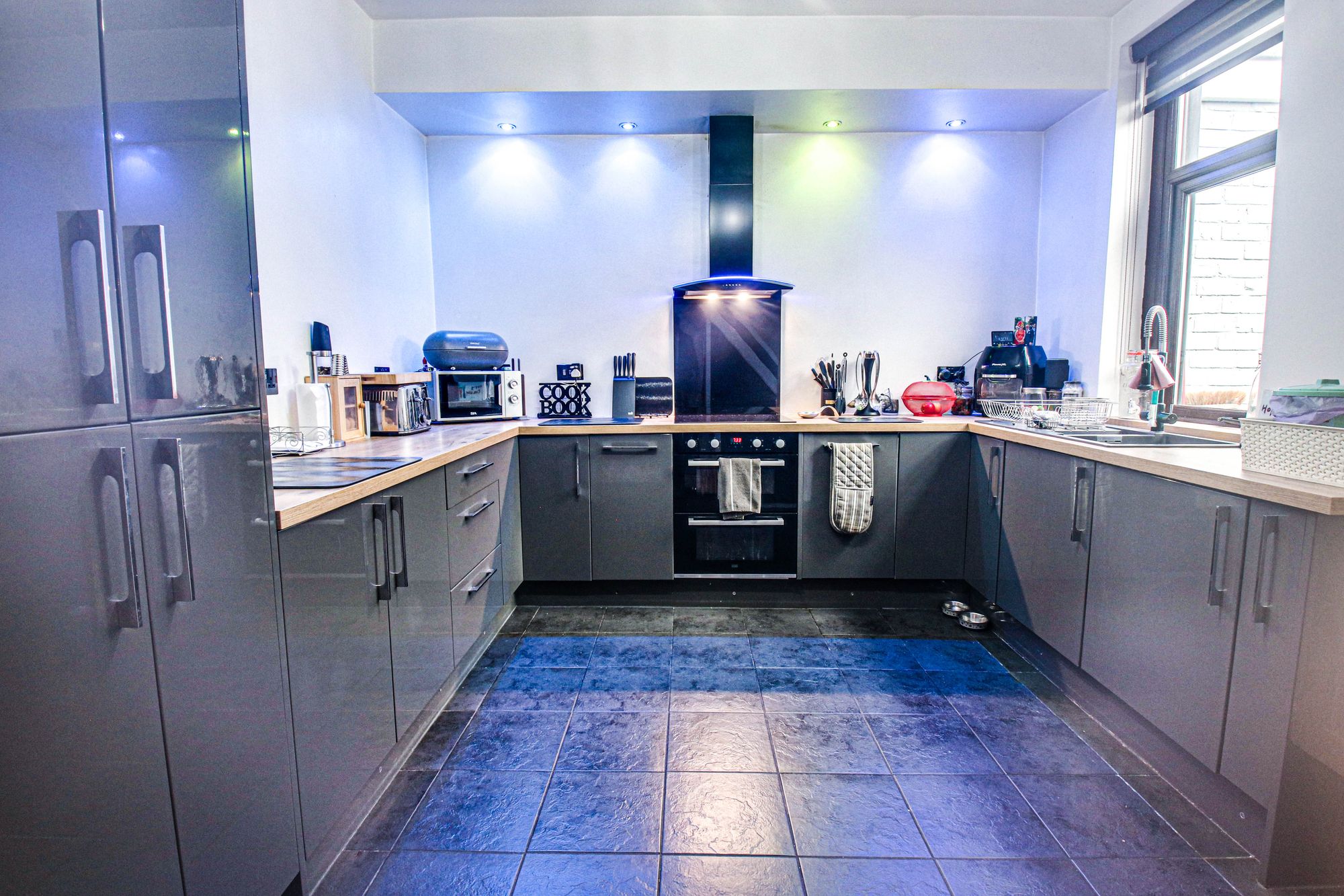 2 bed mid-terraced house to rent in Lytherton Avenue, Cadishead, M44  - Property Image 4