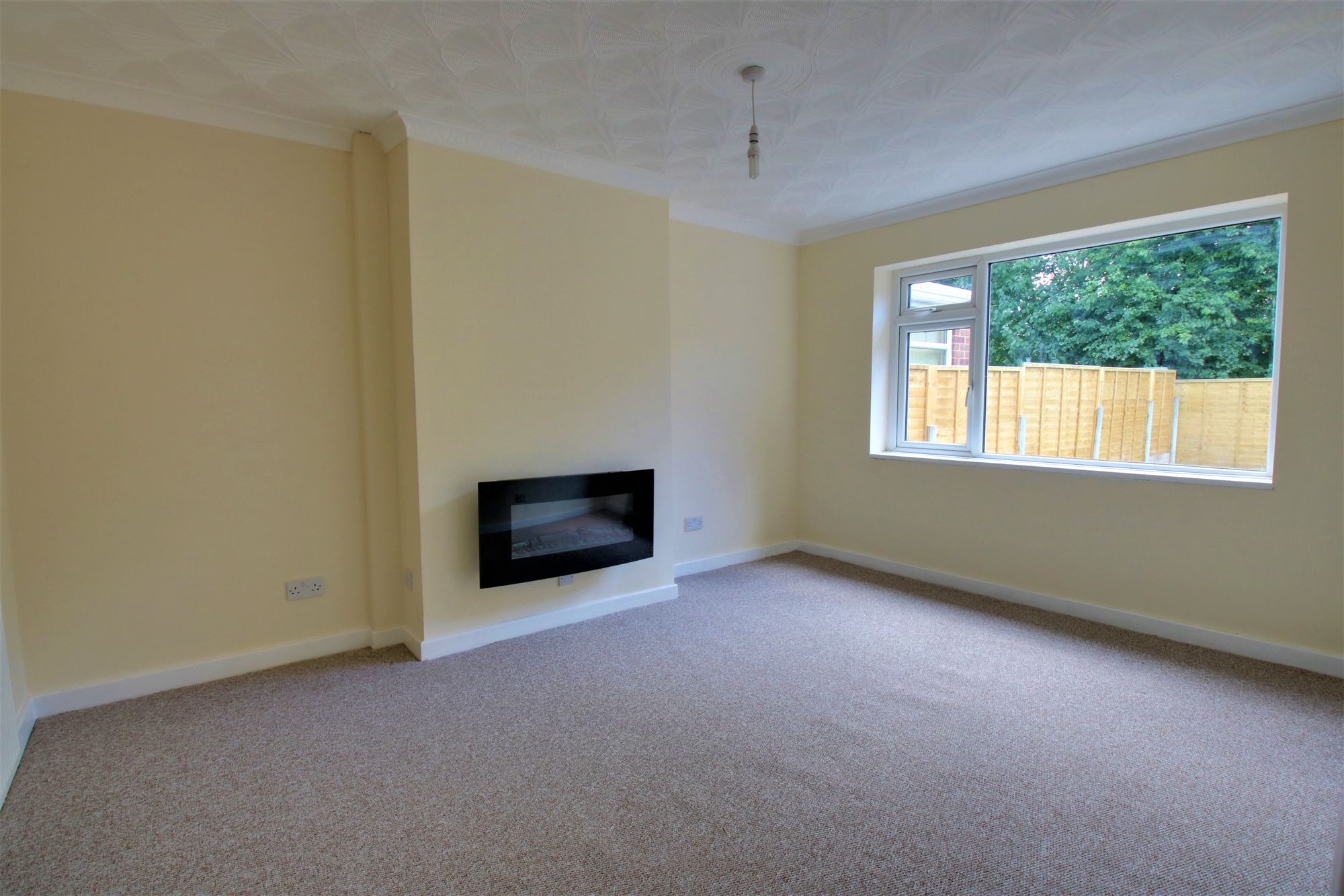 2 bed bungalow for sale in Platts Drive, Irlam, M44  - Property Image 2