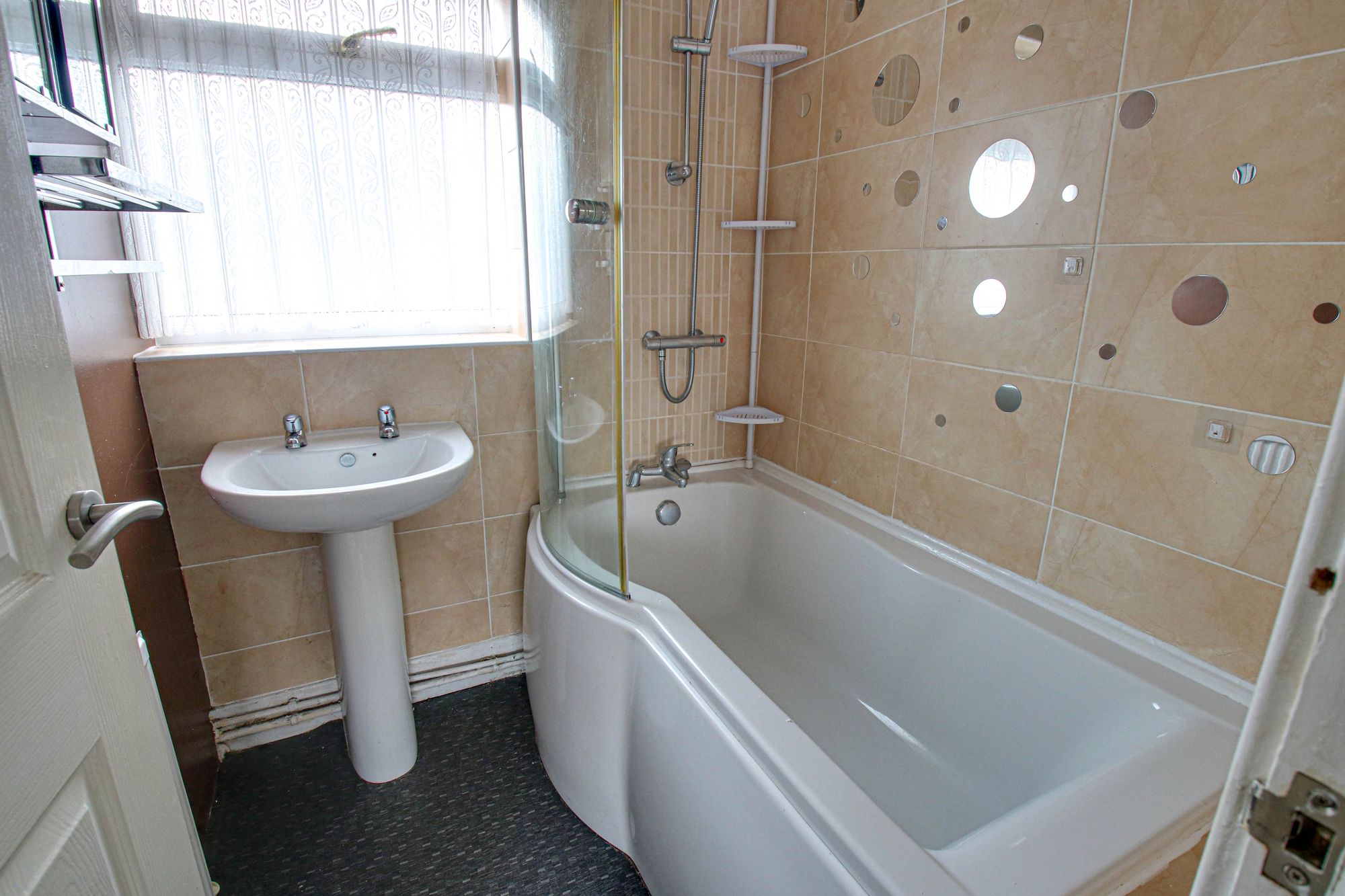 3 bed mid-terraced house to rent in Cutnook Lane, Irlam, M44 9