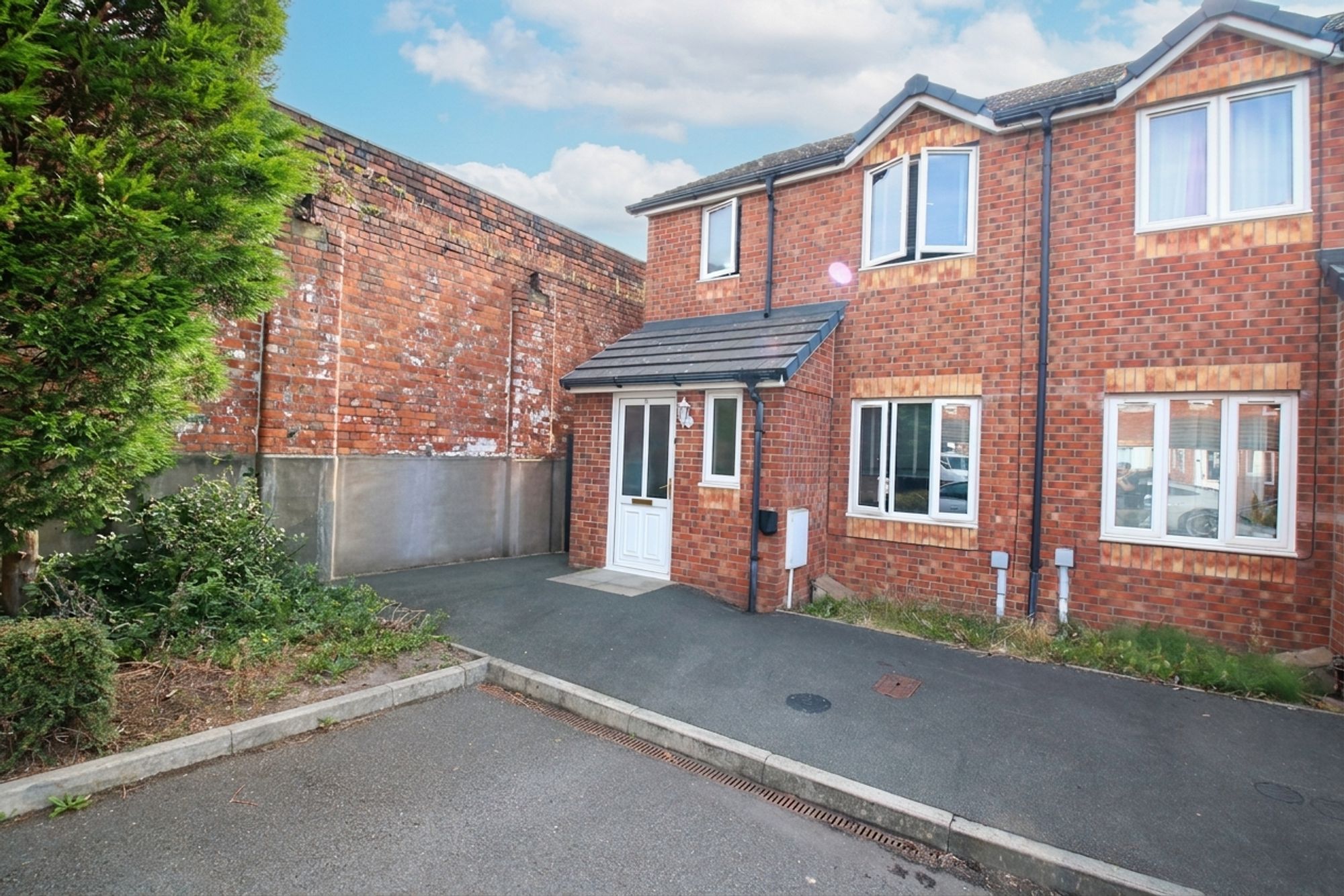 3 bed end of terrace house to rent in Scribe Place, Irlam, M44
