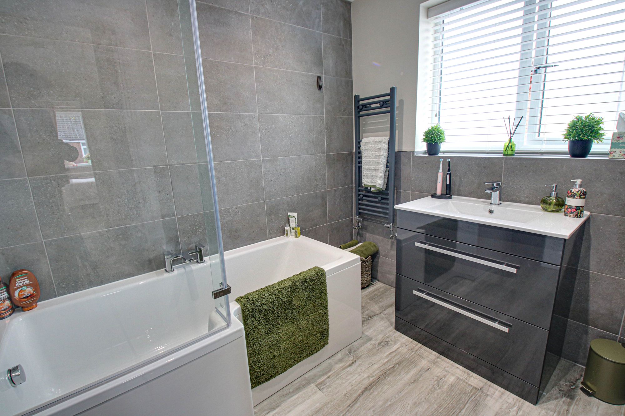 3 bed semi-detached house to rent in Broadway, Irlam, M44 9