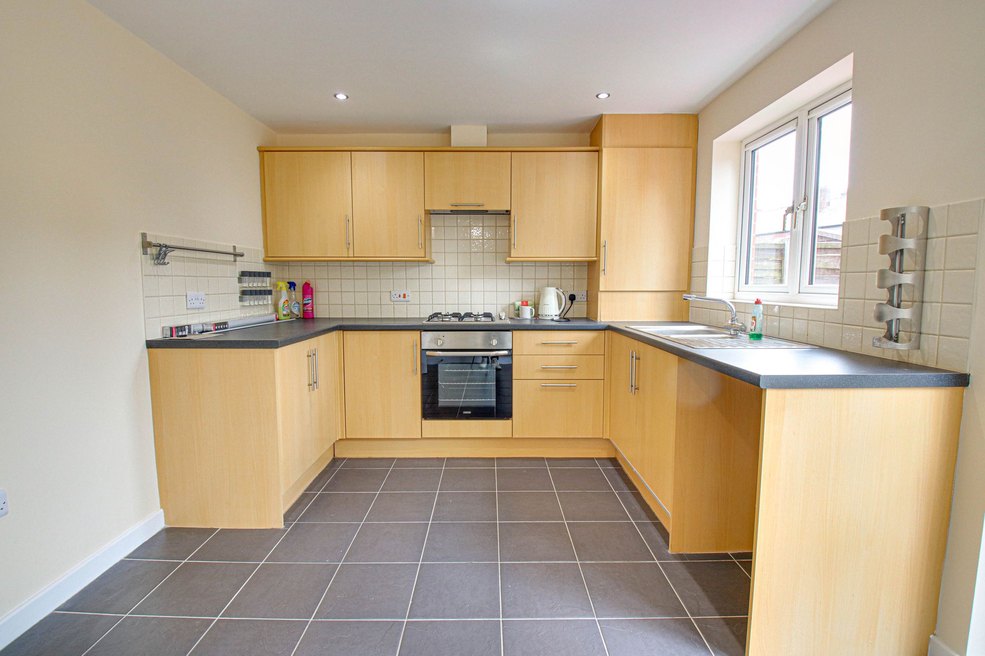 3 bed end of terrace house to rent in Magenta Avenue, Irlam, M44  - Property Image 4
