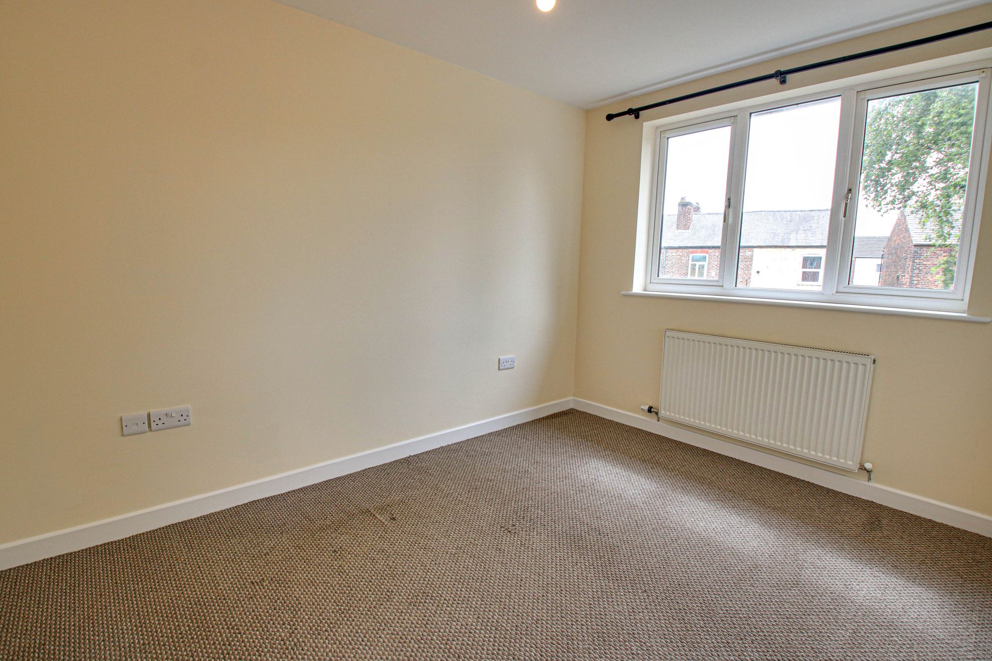 3 bed end of terrace house to rent in Magenta Avenue, Irlam, M44 6