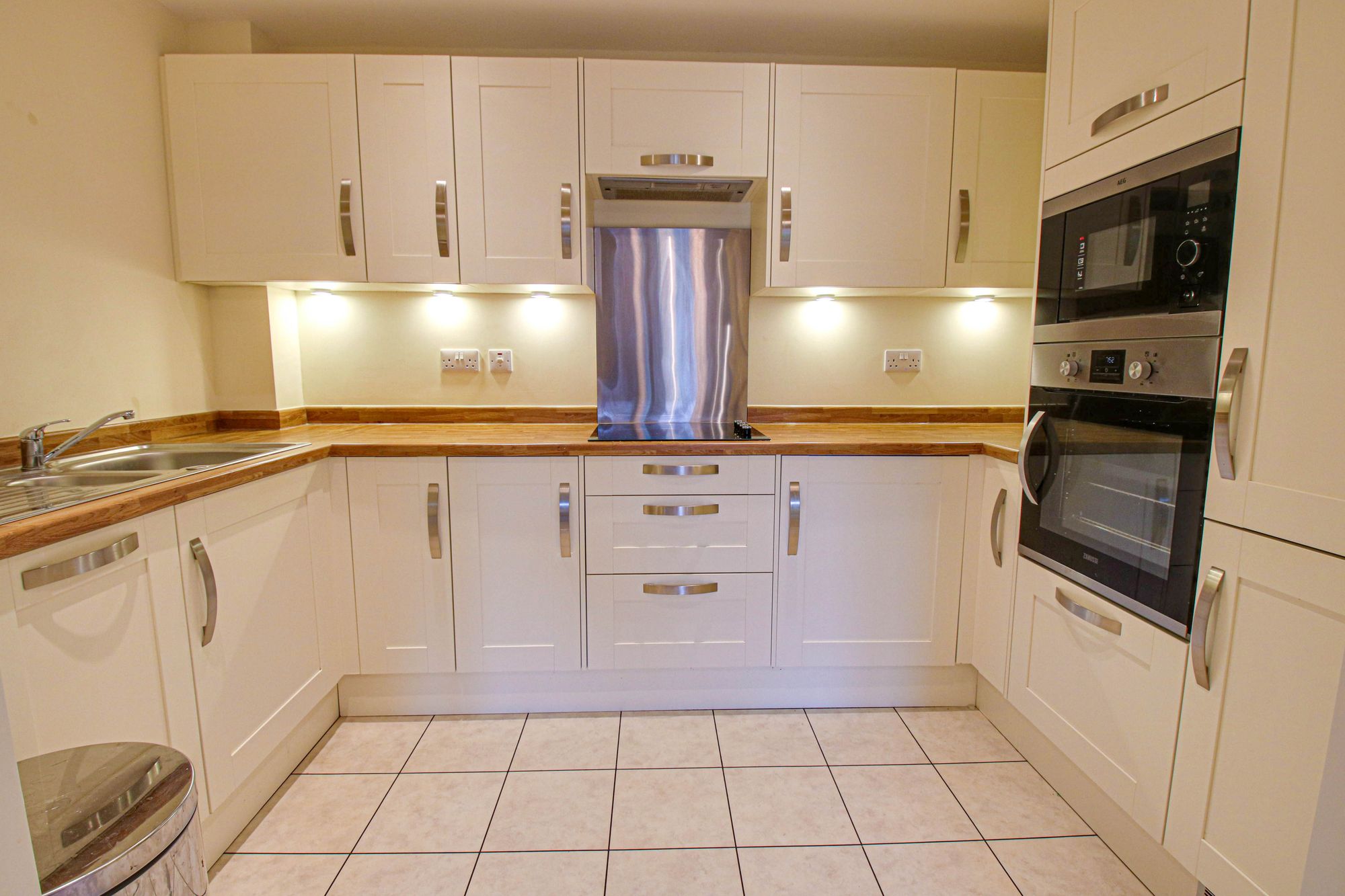 1 bed apartment for sale in Moorside Road, Urmston, M41  - Property Image 4