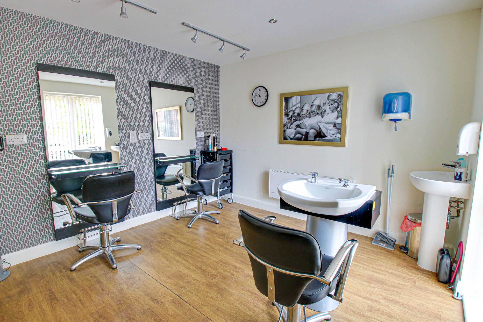 1 bed apartment for sale in Moorside Road, Urmston, M41  - Property Image 9