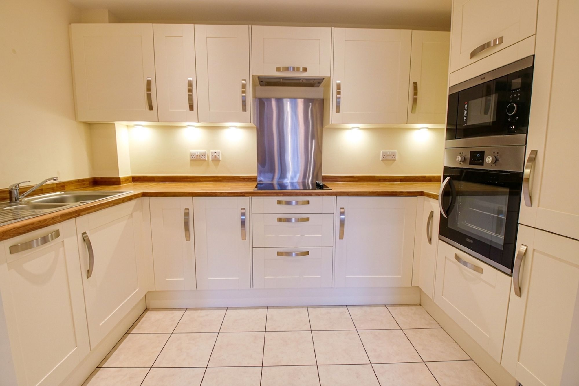 1 bed apartment for sale in Moorside Road, Urmston, M41  - Property Image 4