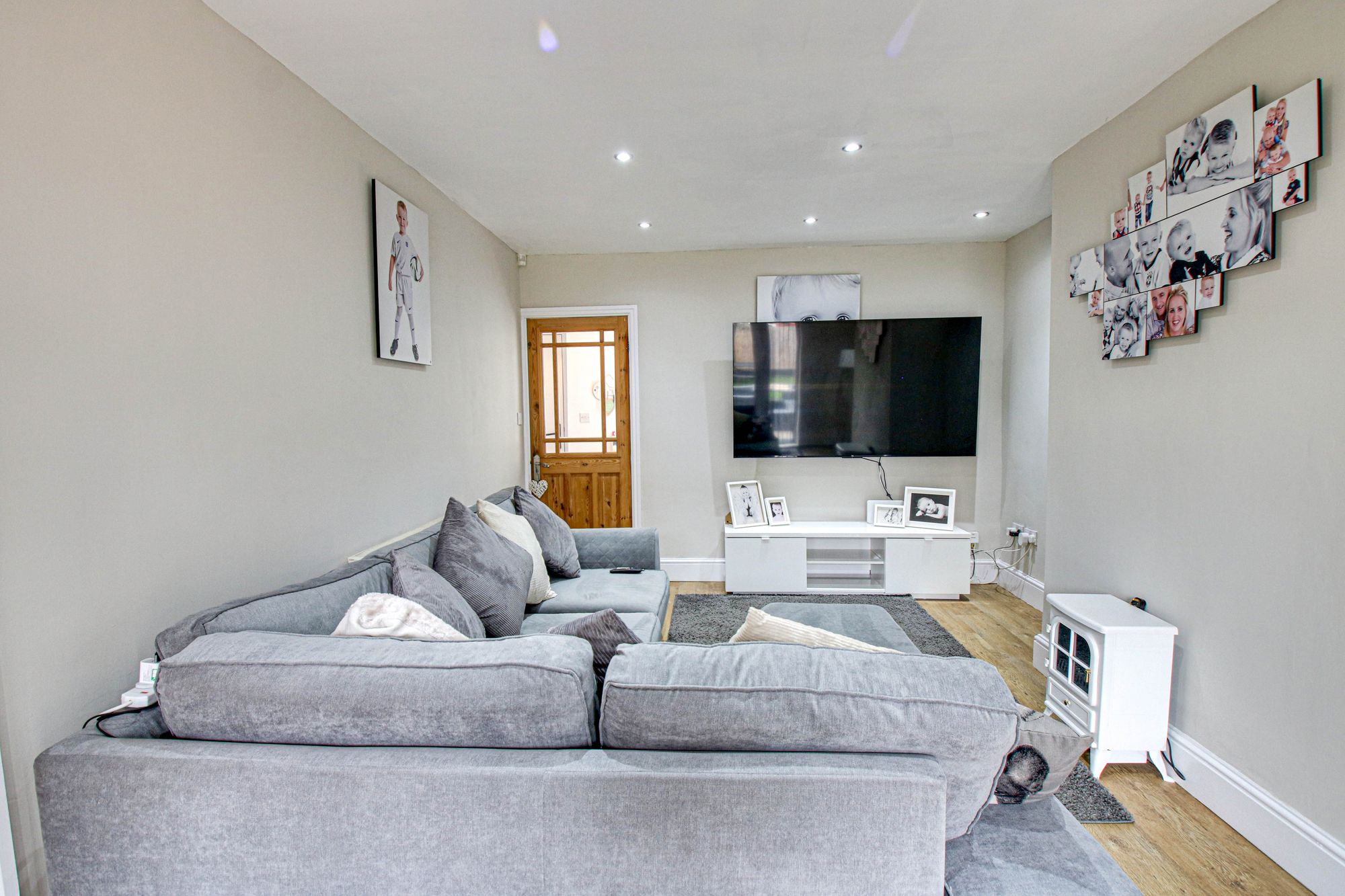 3 bed terraced house for sale in Hamilton Avenue, Cadishead, M44  - Property Image 3