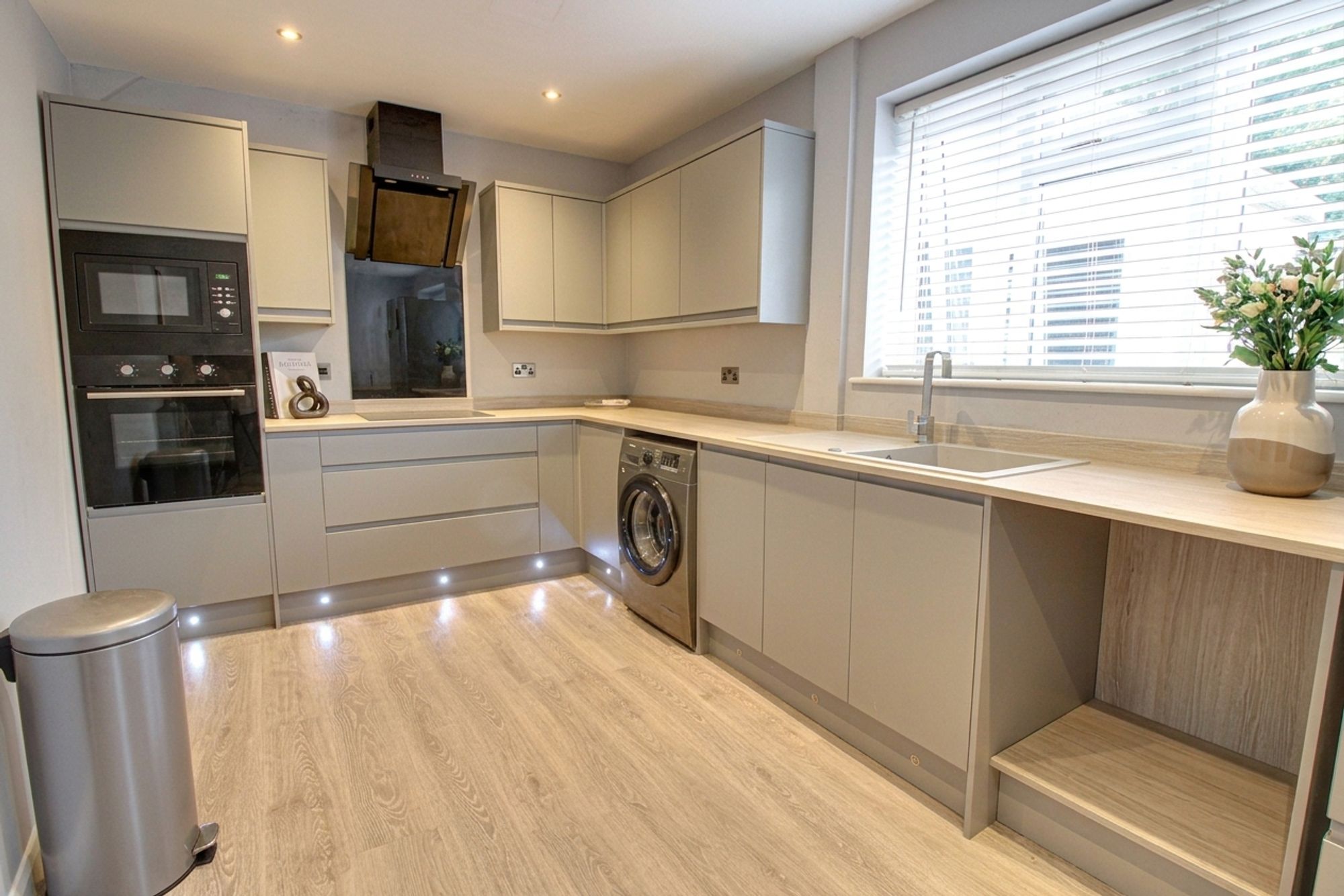 3 bed terraced house to rent in Oxford Grove, Cadishead, M44  - Property Image 4