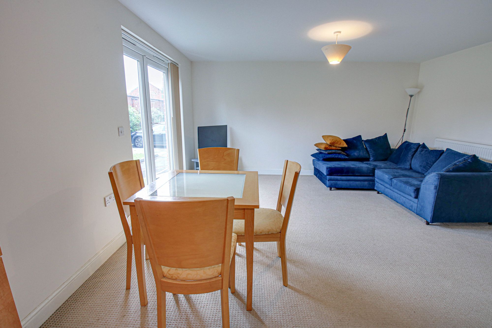 2 bed ground floor flat to rent in Dean Road, Cadishead, M44  - Property Image 3