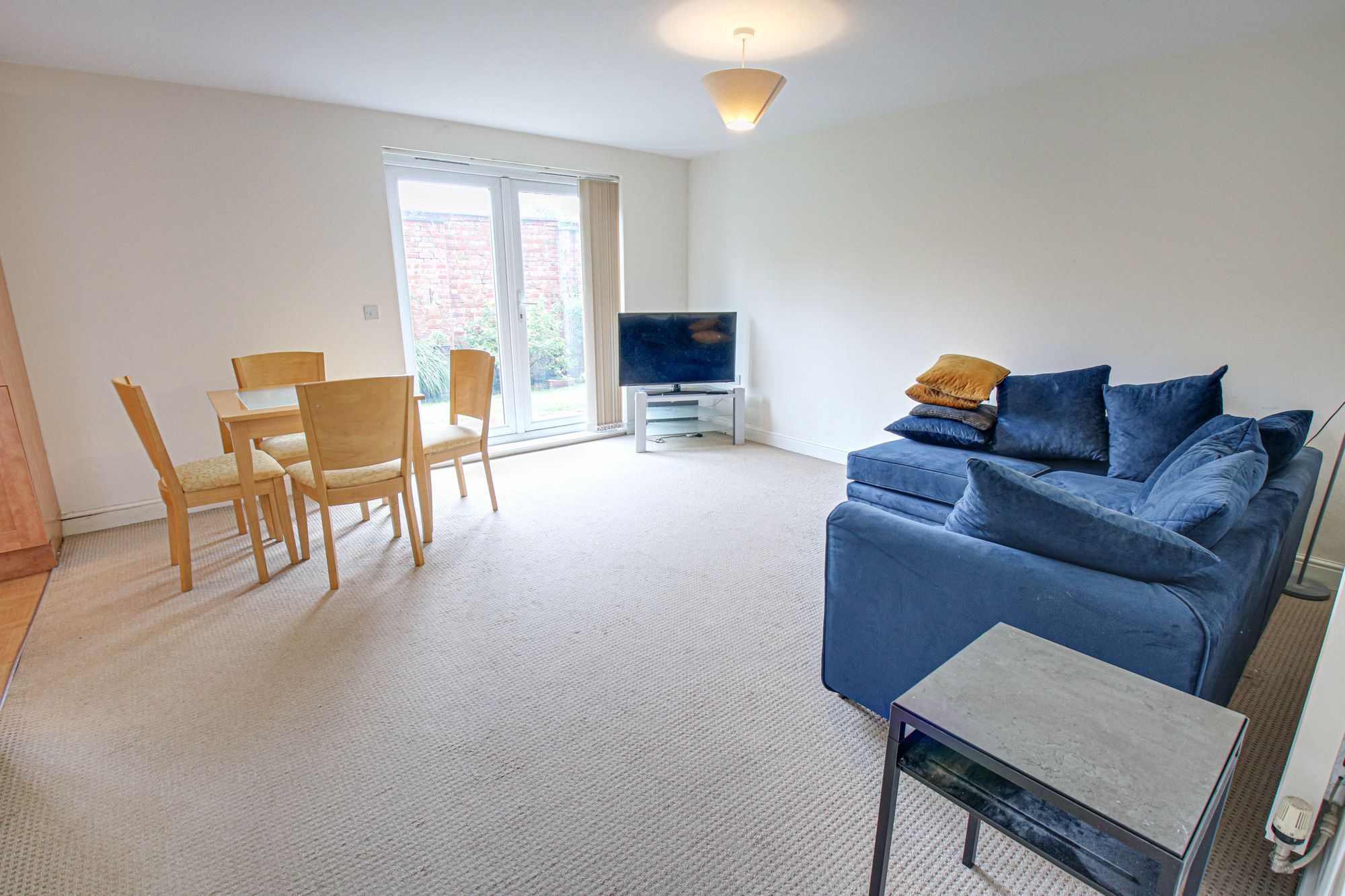 2 bed ground floor flat to rent in Dean Road, Cadishead, M44 1