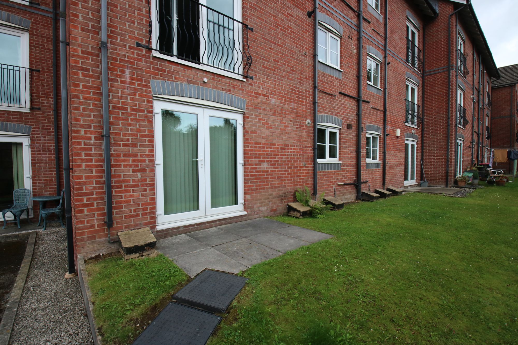 2 bed ground floor flat to rent in Dean Road, Cadishead, M44 7