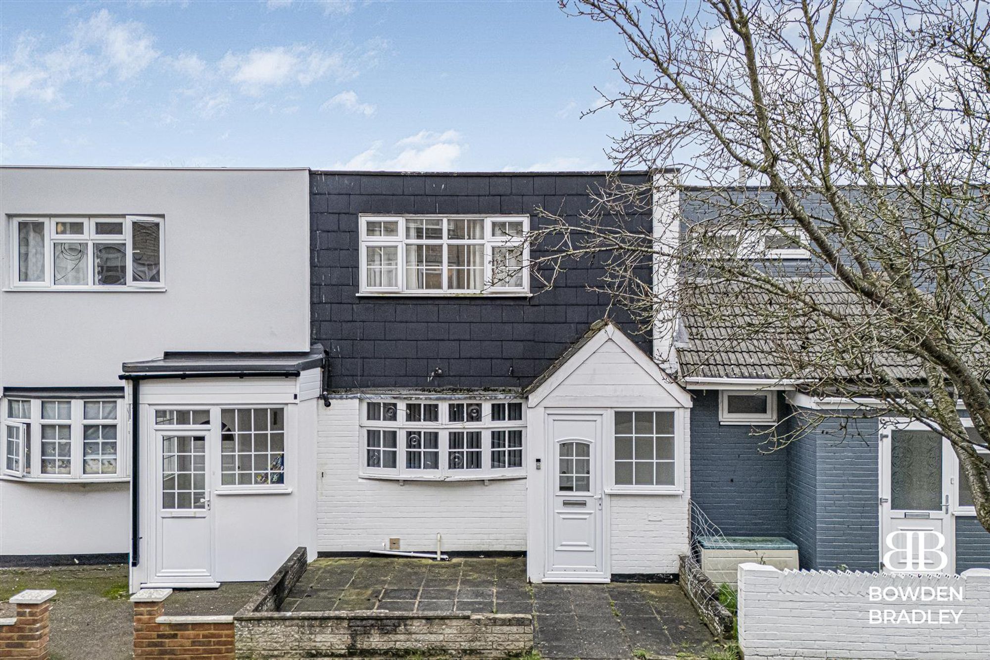 3 bed mid-terraced house for sale in Longcroft Rise, Loughton, IG10 ...