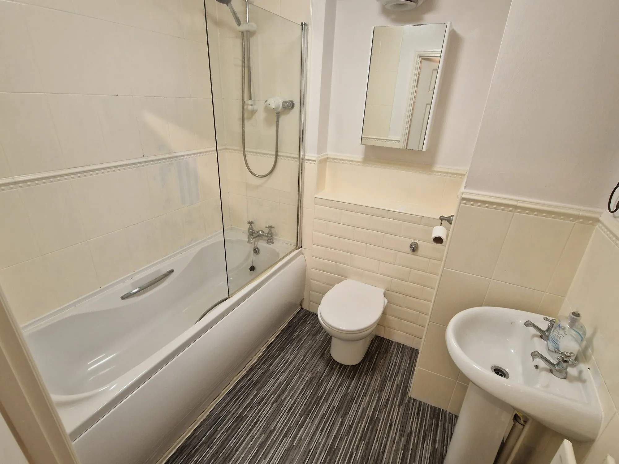 2 bed apartment to rent in Royal Court Drive, Bolton 6