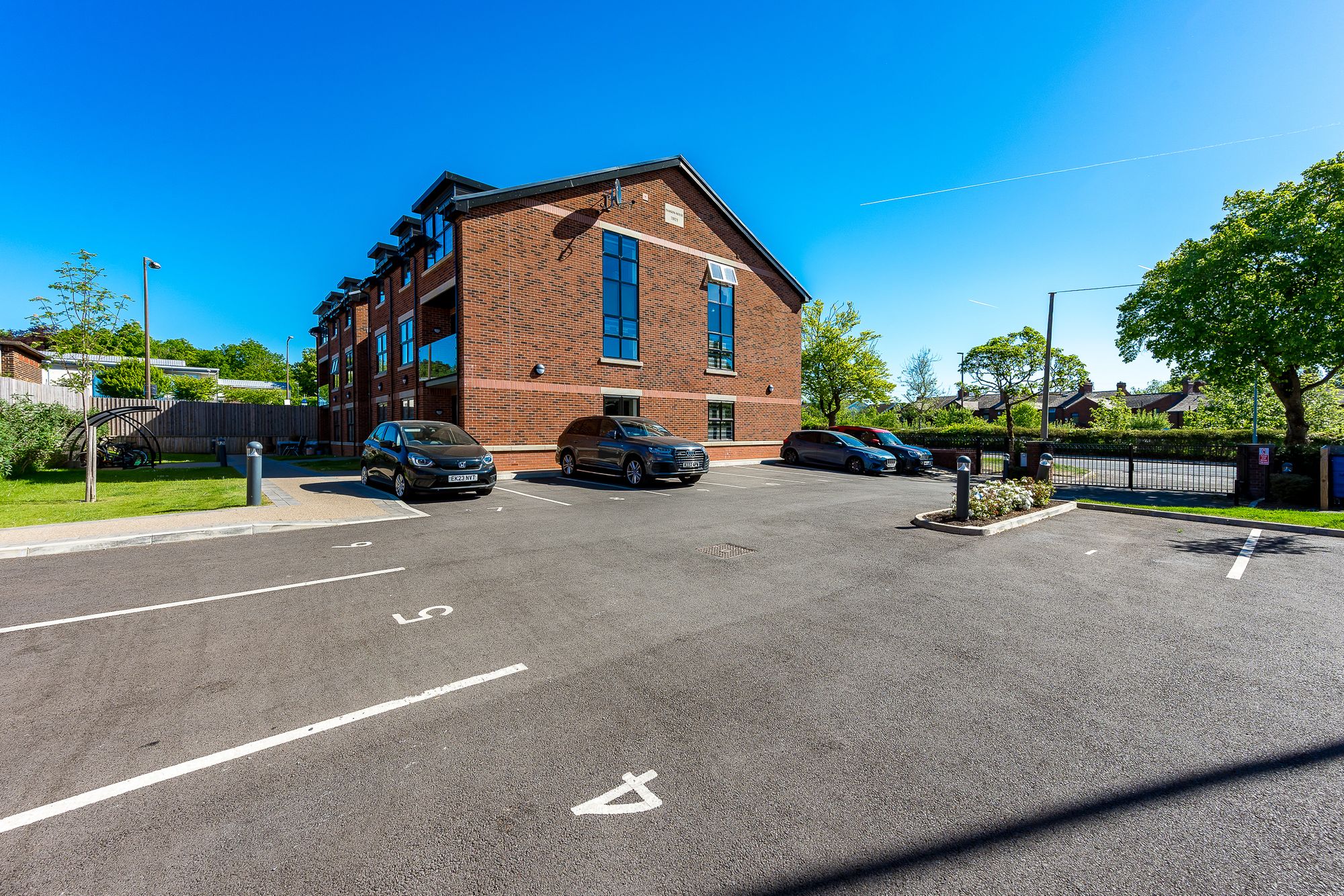 2 bed flat to rent in Chapeltown Road, Bolton 3