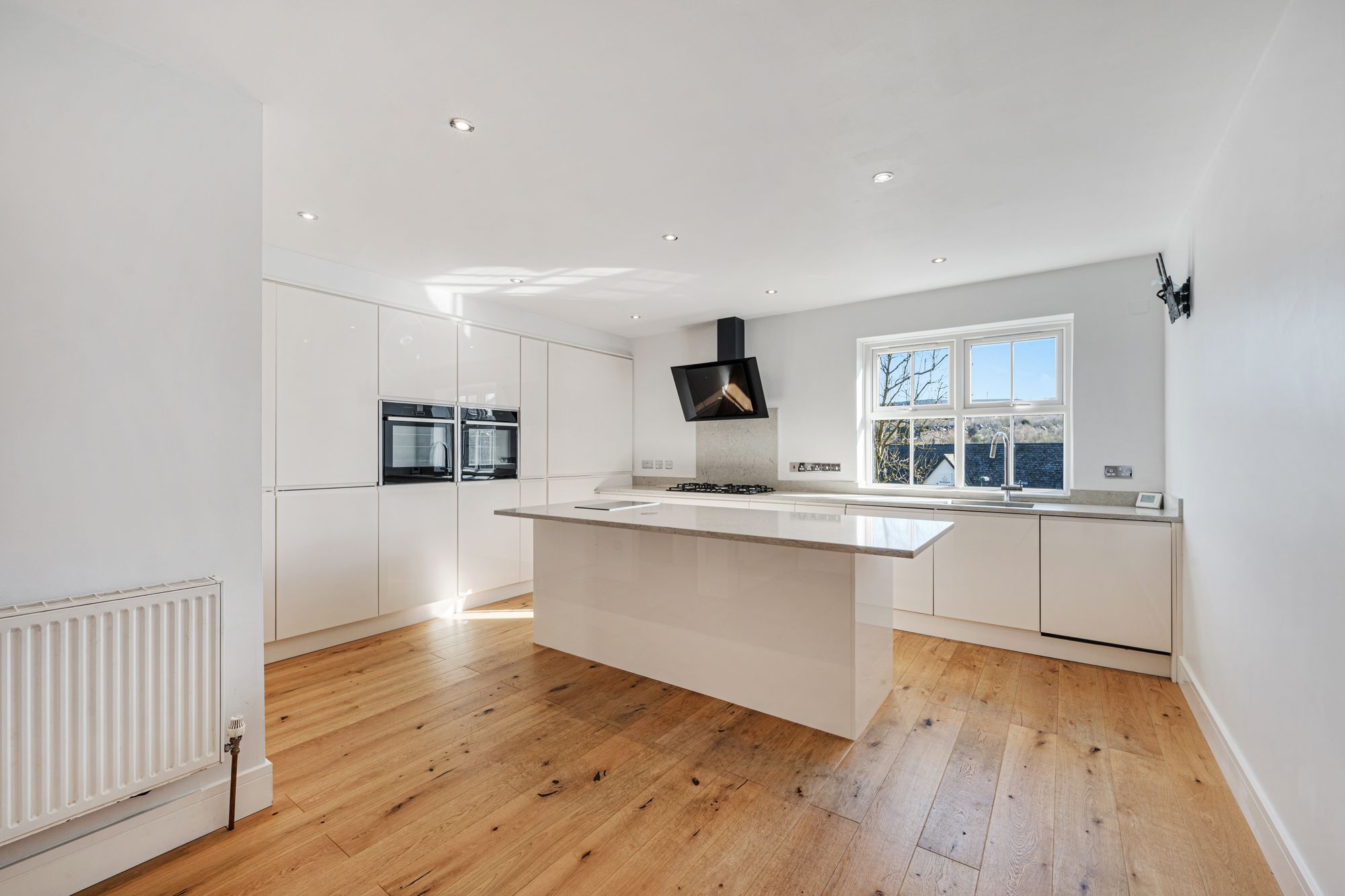 2 bed flat to rent in St. Johns Court, Bury  - Property Image 2