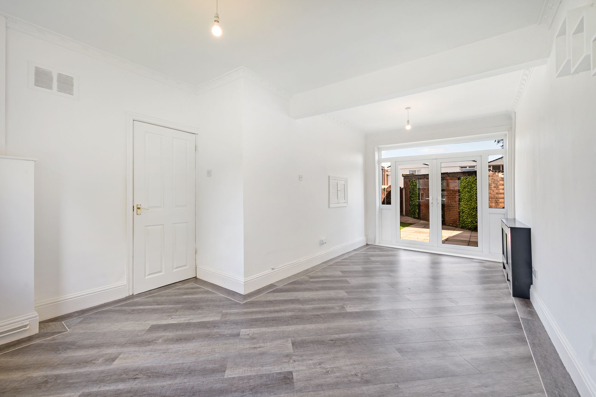 2 bed terraced house to rent in Mossfield Road, Bolton 1