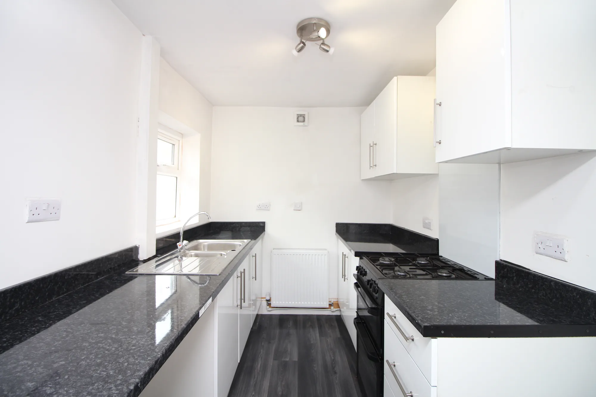 3 bed end of terrace house to rent in Cross Lane, Manchester 2