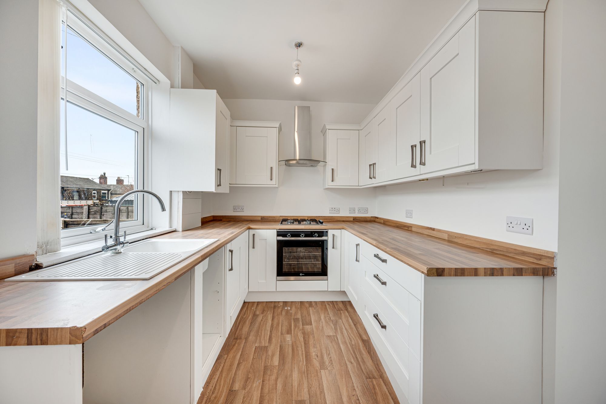 3 bed terraced house to rent in Third Avenue, Bury 2