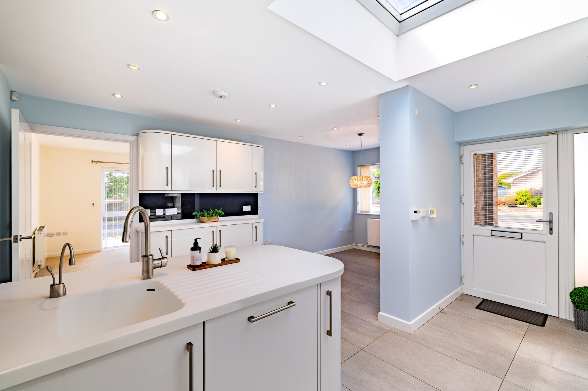 2 bed detached bungalow to rent in Avon Drive, Bedford 7