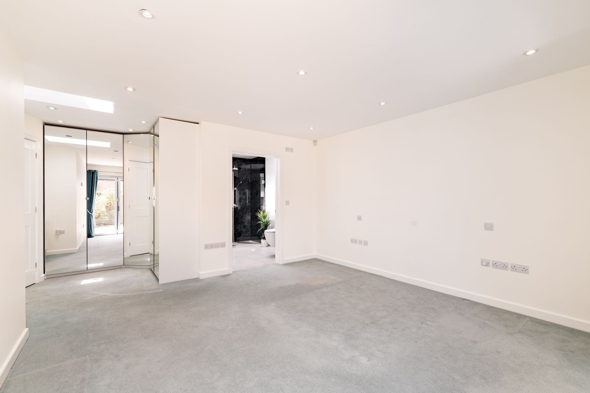 2 bed detached bungalow to rent in Avon Drive, Bedford 14
