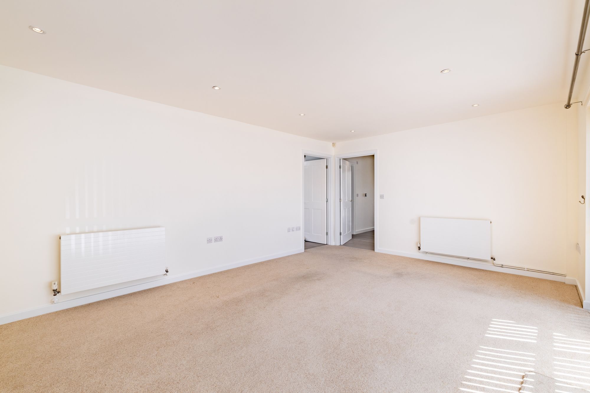 2 bed detached bungalow to rent in Avon Drive, Bedford 10