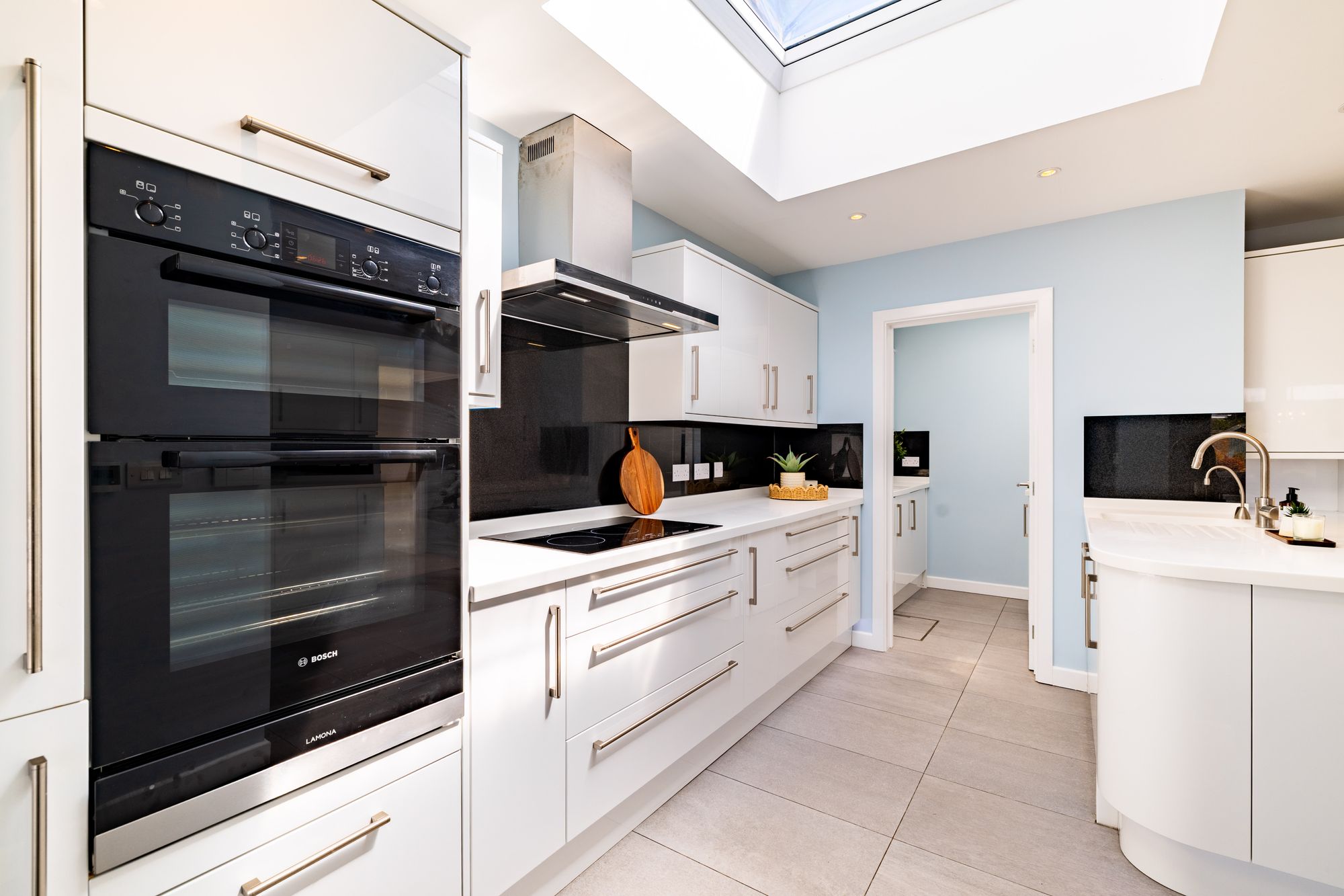 2 bed detached bungalow to rent in Avon Drive, Bedford 1