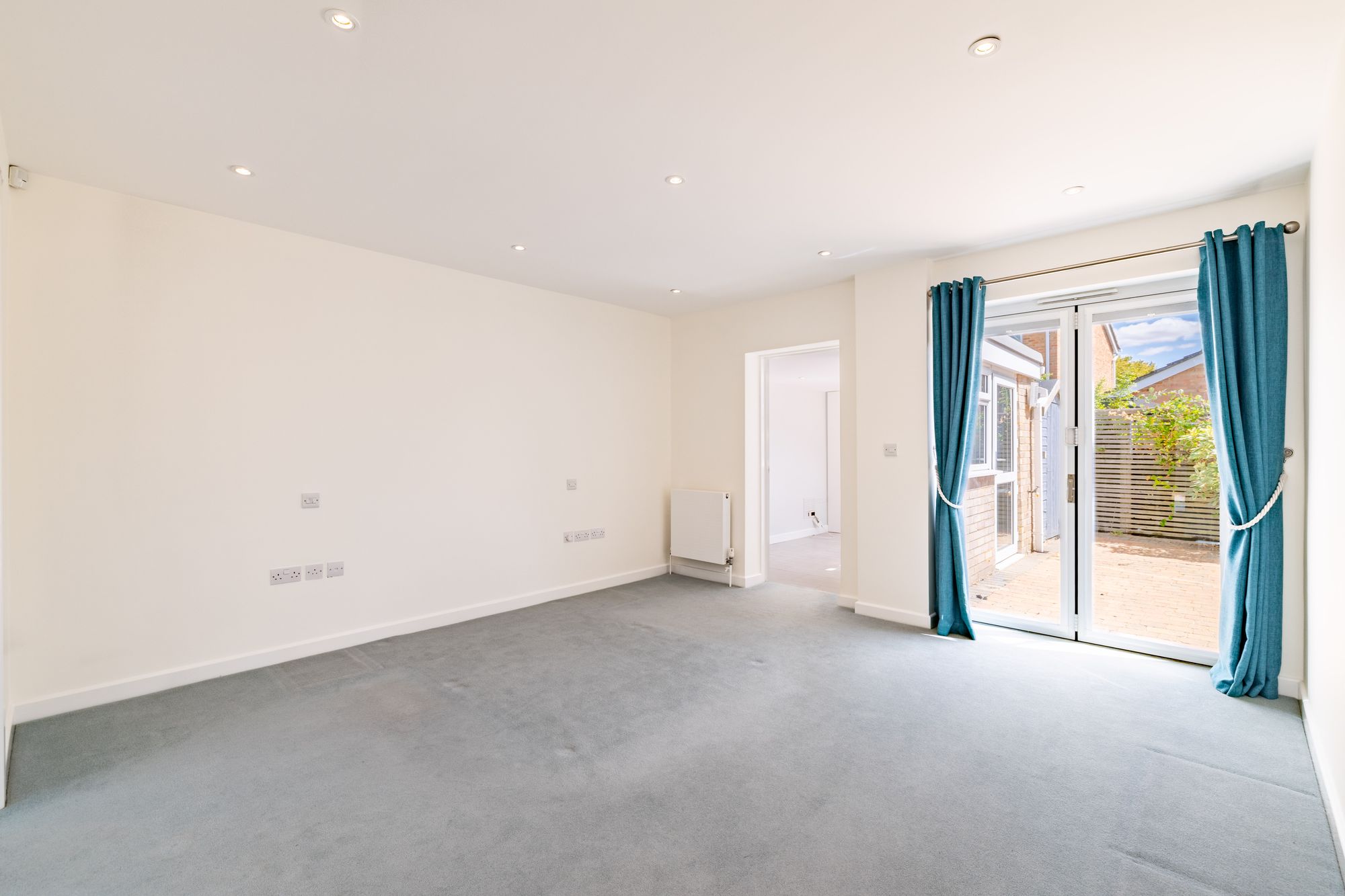 2 bed detached bungalow to rent in Avon Drive, Bedford 15
