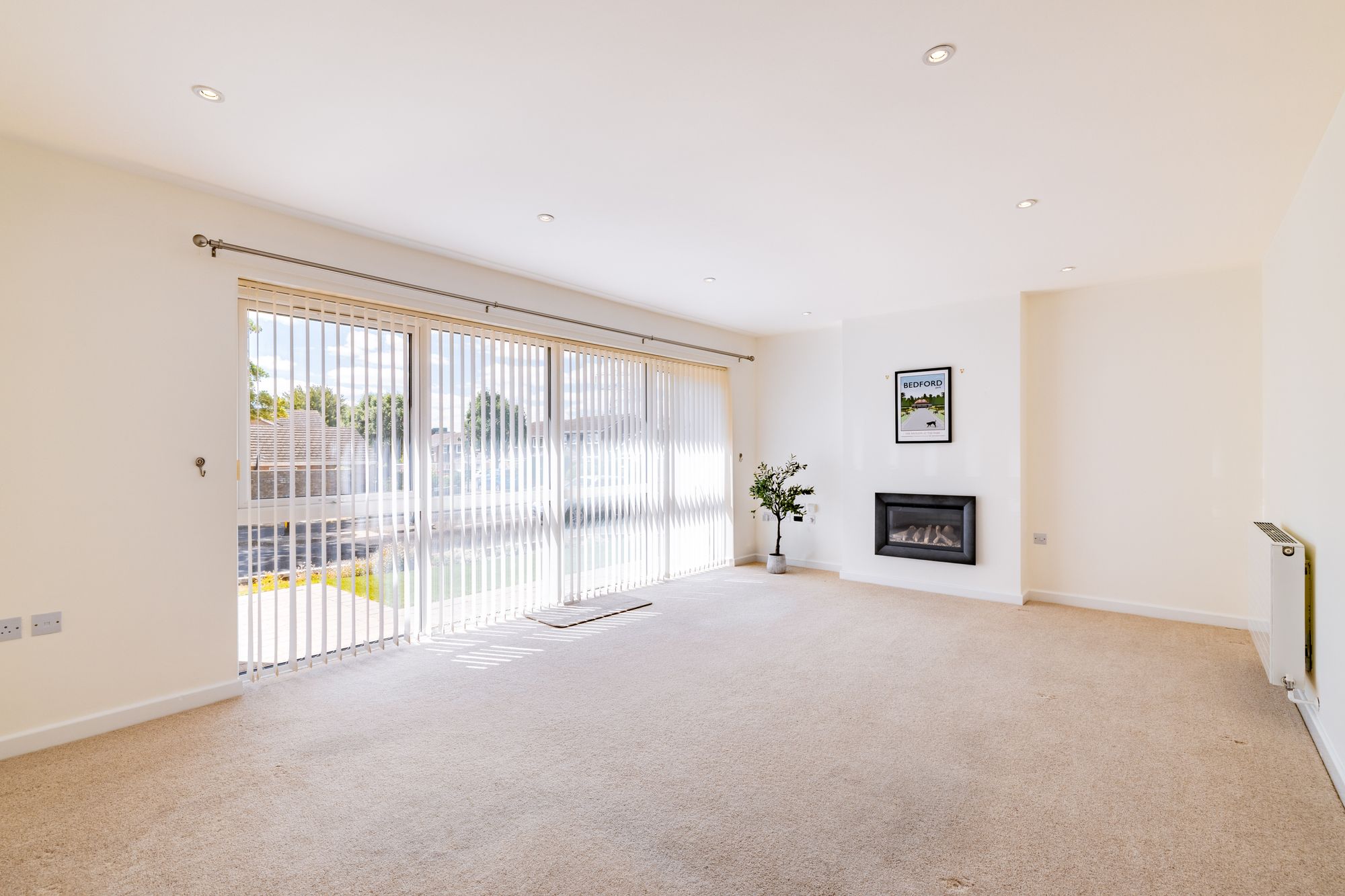 2 bed detached bungalow to rent in Avon Drive, Bedford 12