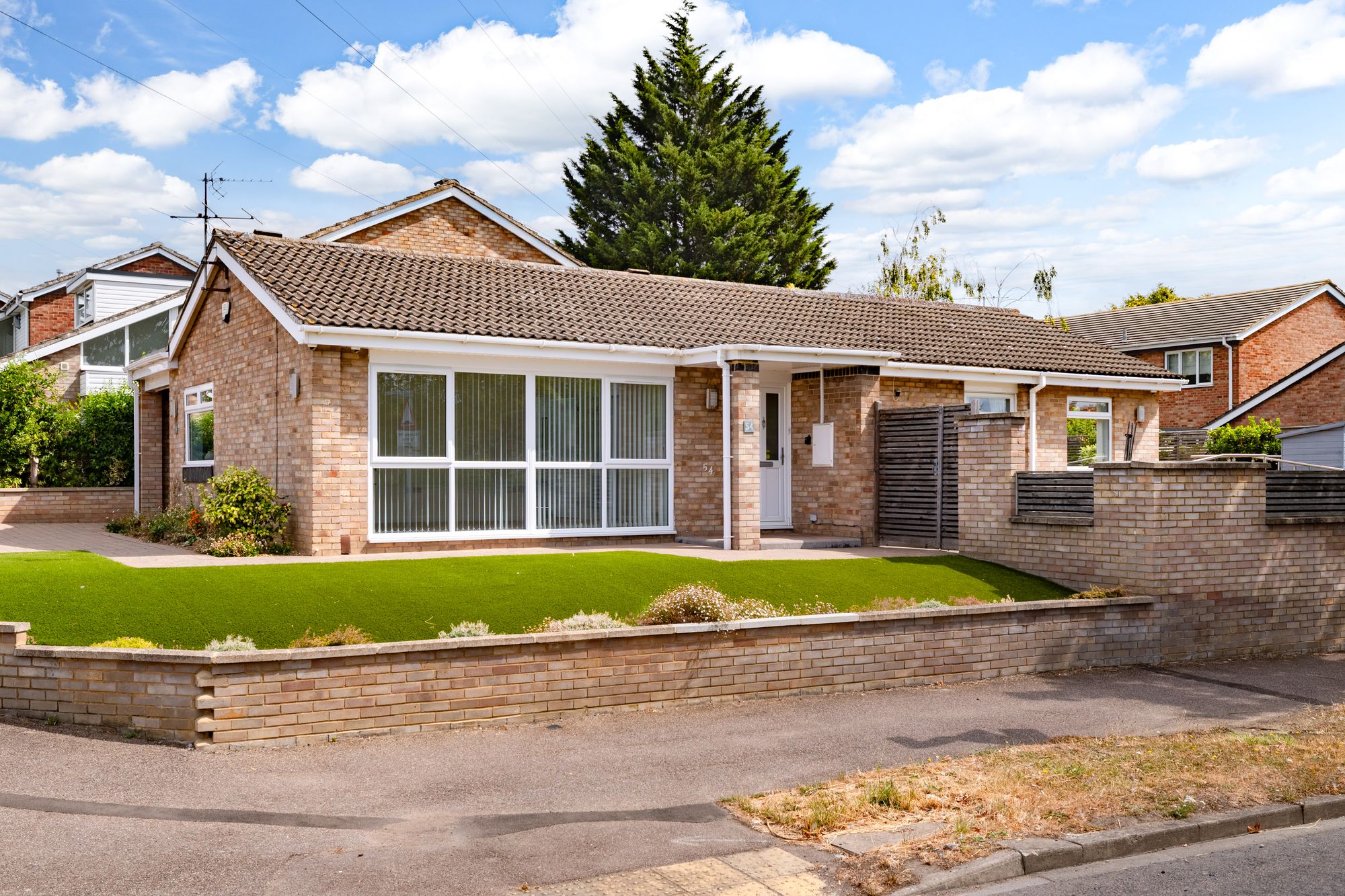 2 bed detached bungalow to rent in Avon Drive, Bedford  - Property Image 1