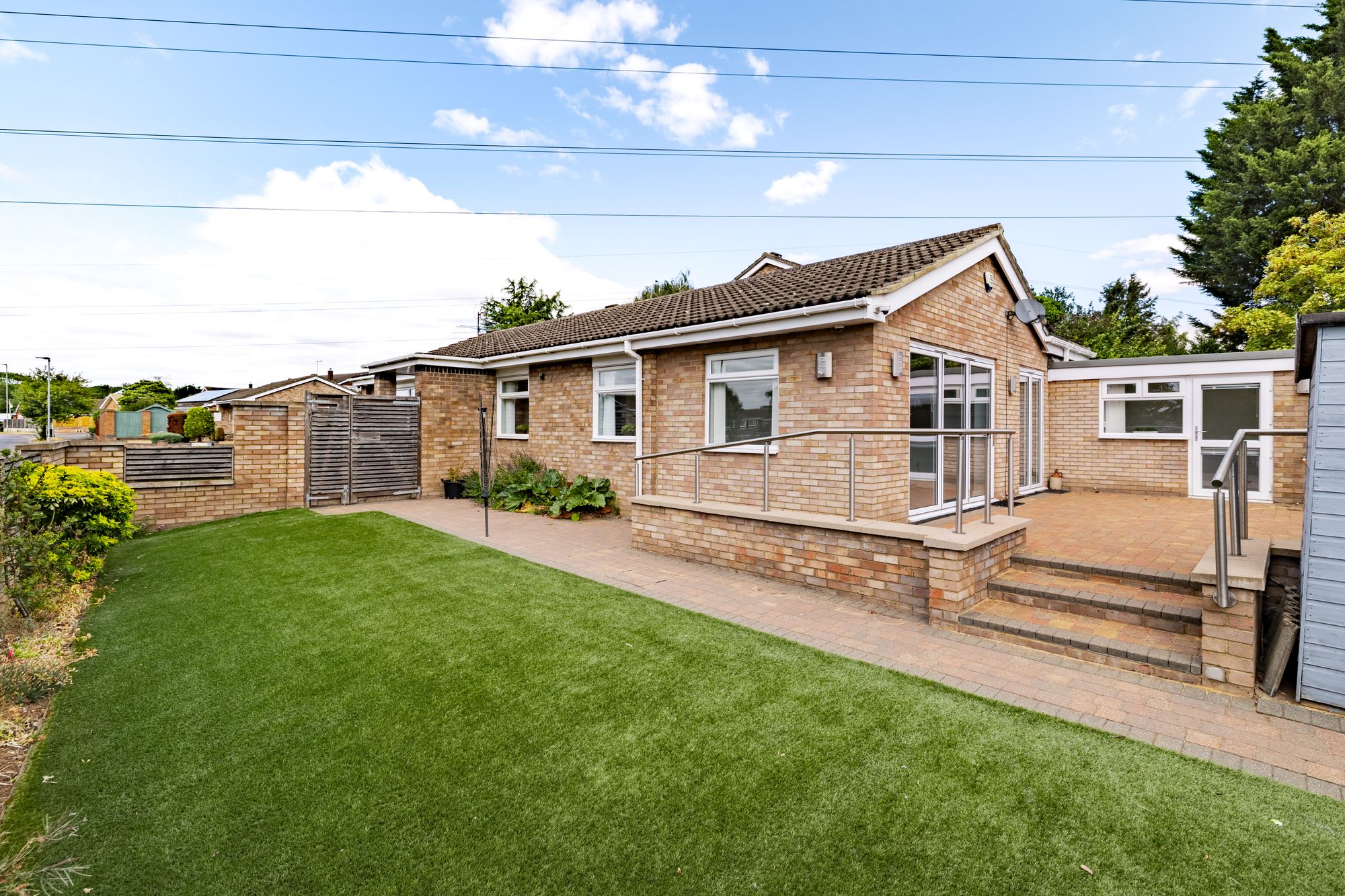 2 bed detached bungalow to rent in Avon Drive, Bedford 3