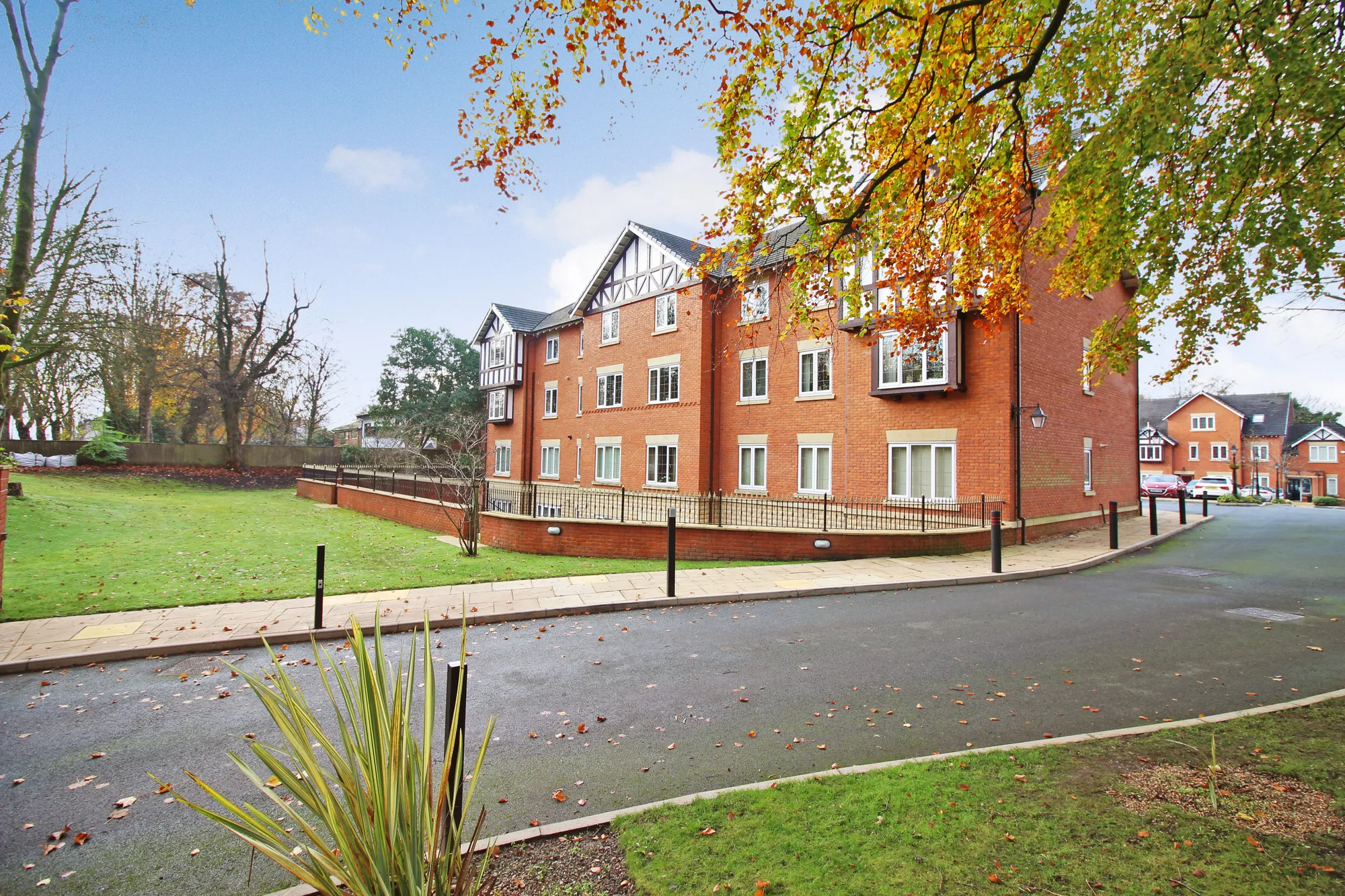 2 bed apartment to rent in Orchard Court, Bury, BL9 