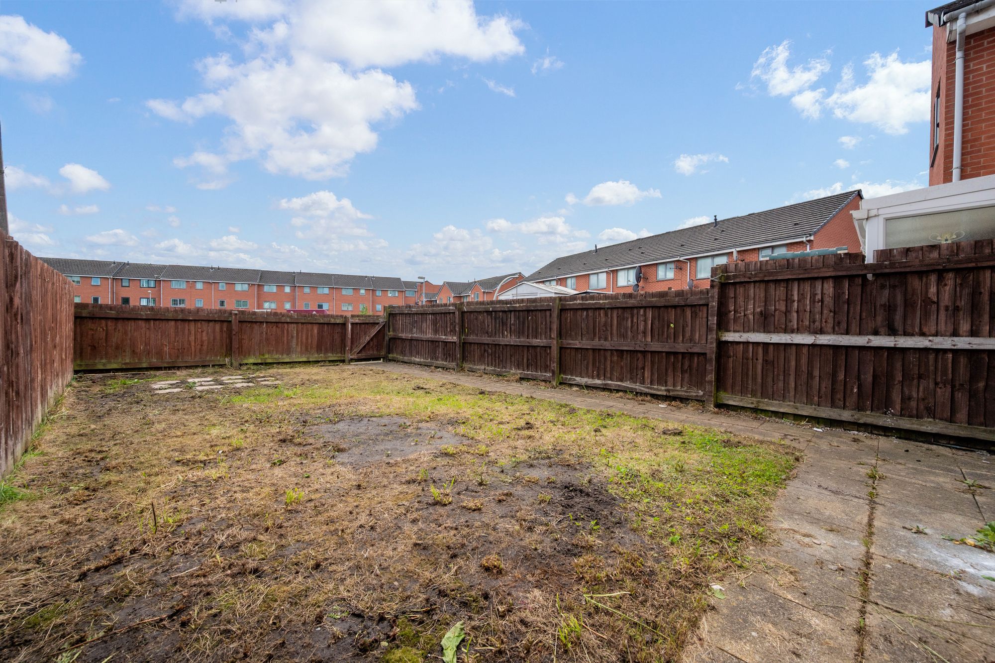 3 bed terraced house to rent in Kylemore Way, Manchester 20