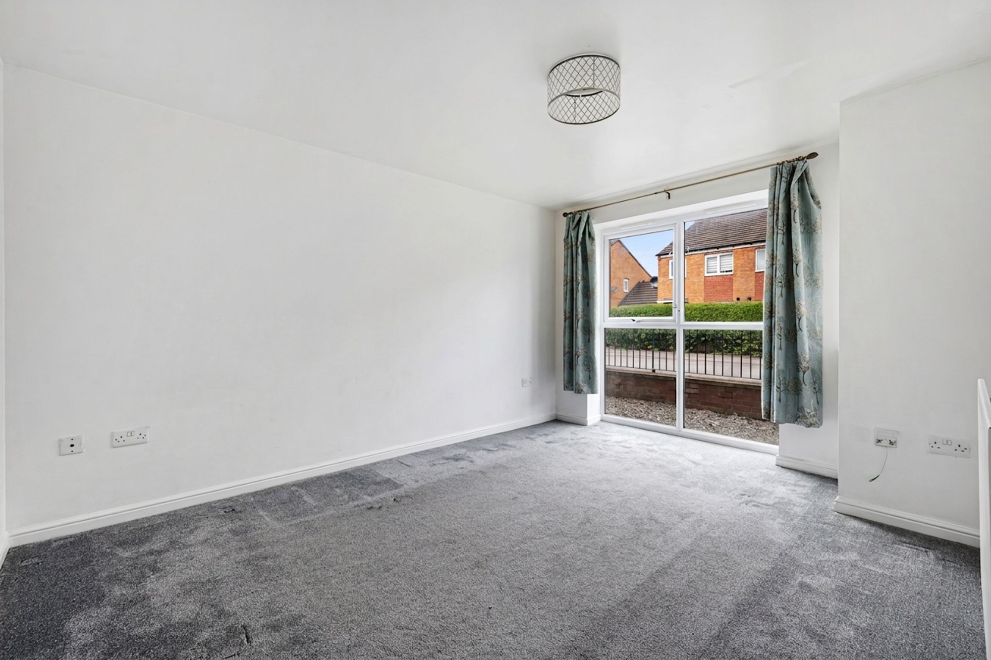 3 bed terraced house to rent in Kylemore Way, Manchester 4