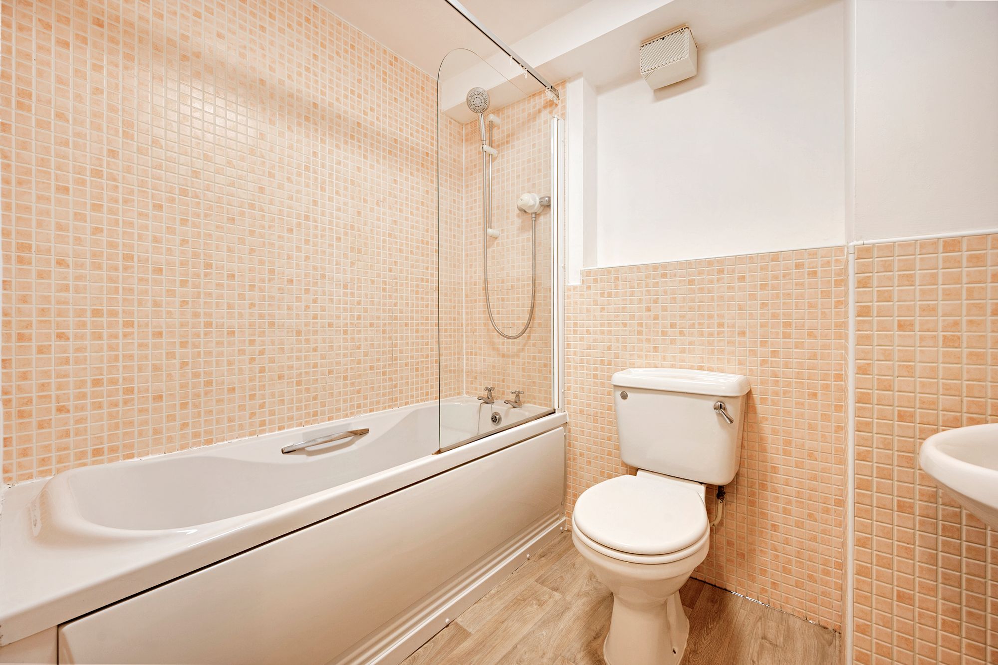 2 bed flat to rent in Royal Court Drive, Bolton  - Property Image 11