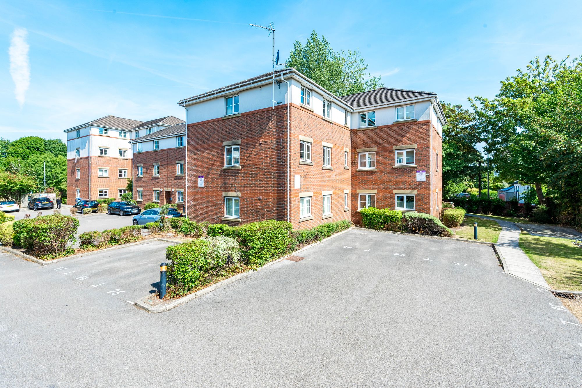 2 bed flat to rent in Moor Lane, Salford 13