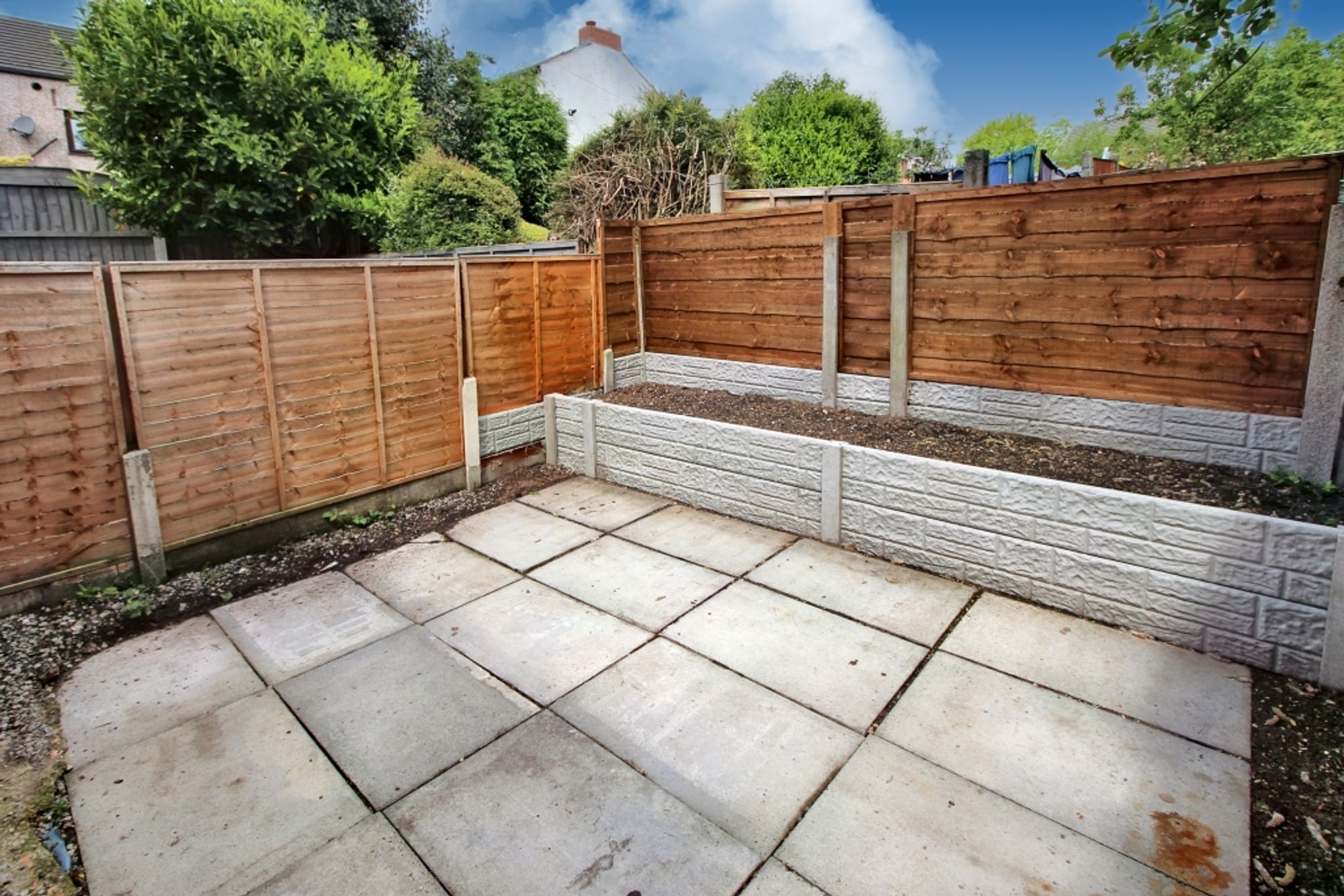 3 bed mid-terraced house to rent in Bampton Close, Bolton 13