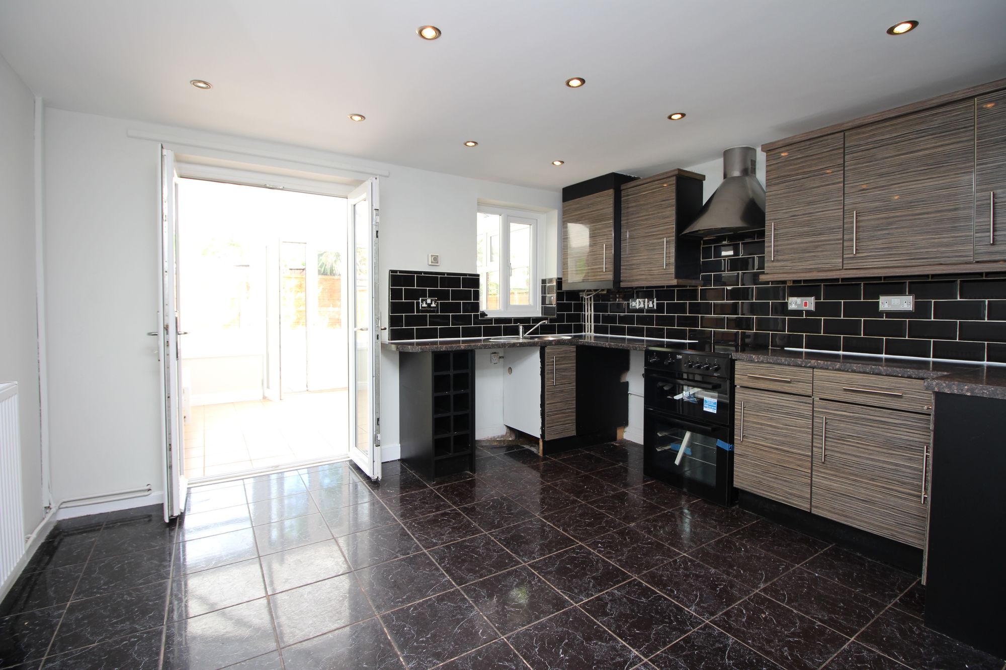 3 bed mid-terraced house to rent in Bampton Close, Bolton 4