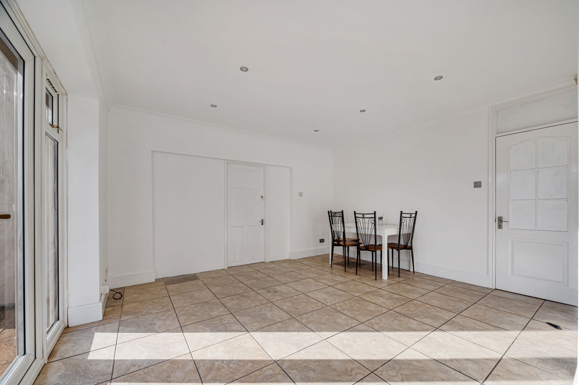 4 bed mid-terraced house to rent in Norbury Close, Manchester 6