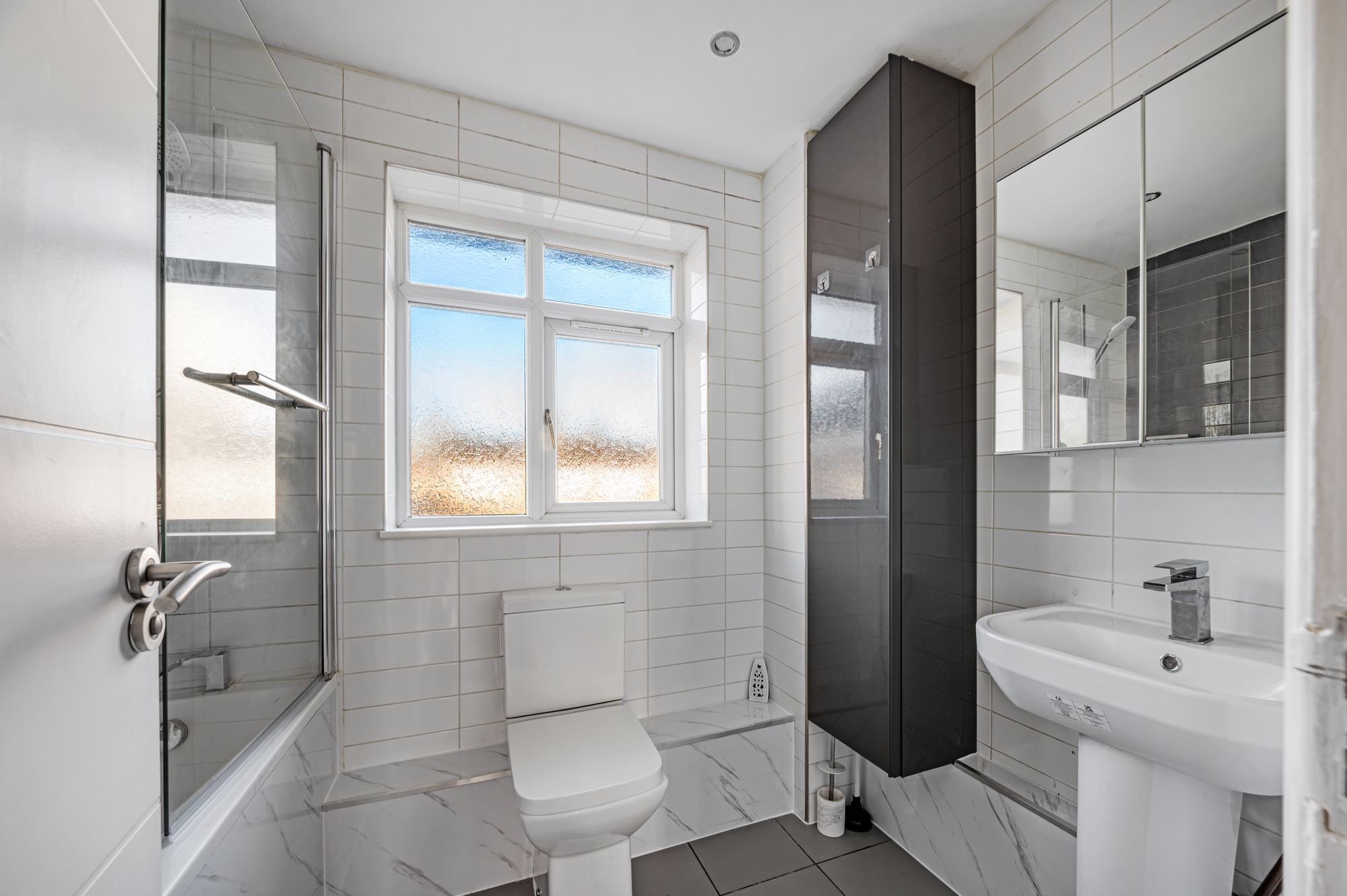 4 bed mid-terraced house to rent in Norbury Close, Manchester 16