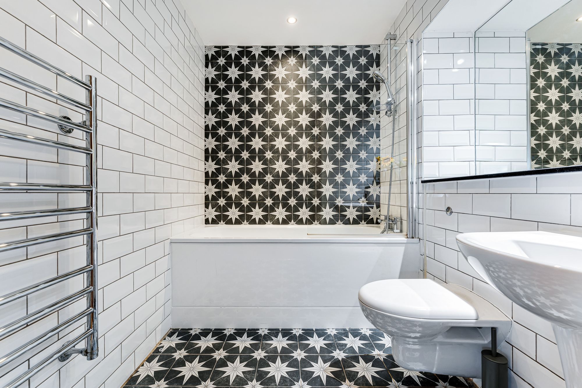 1 bed flat for sale in St. Johns Gardens, Bury  - Property Image 14