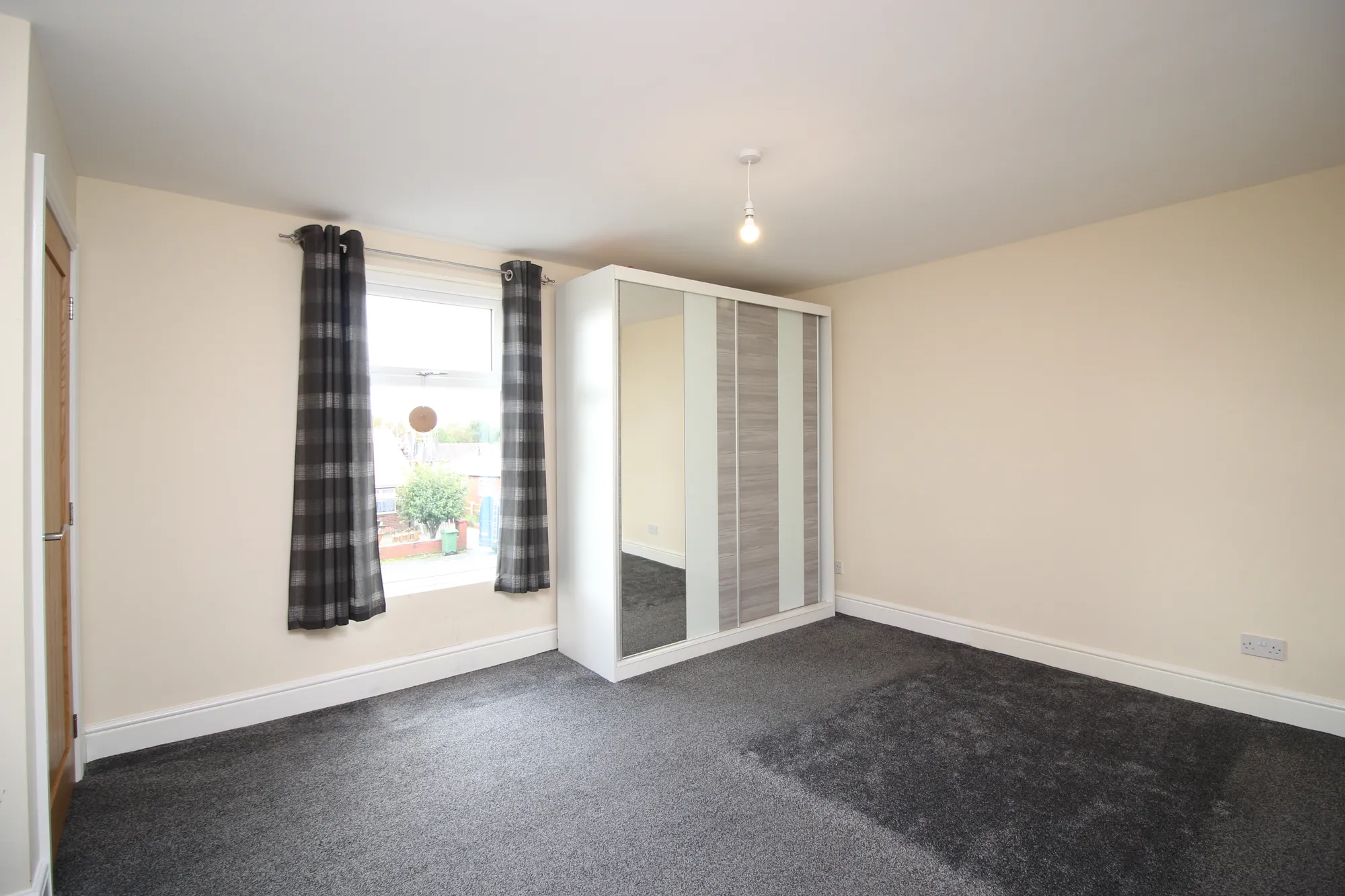 2 bed terraced house to rent in Wigan Road, Bolton 5